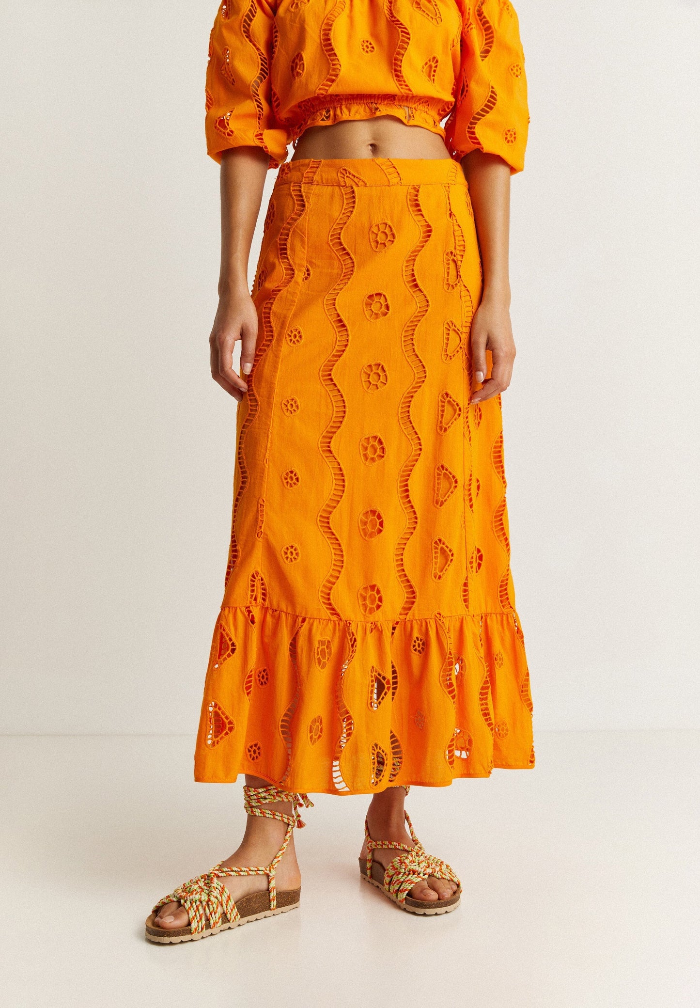 FALDA MIDI BORDADO INGLÉS