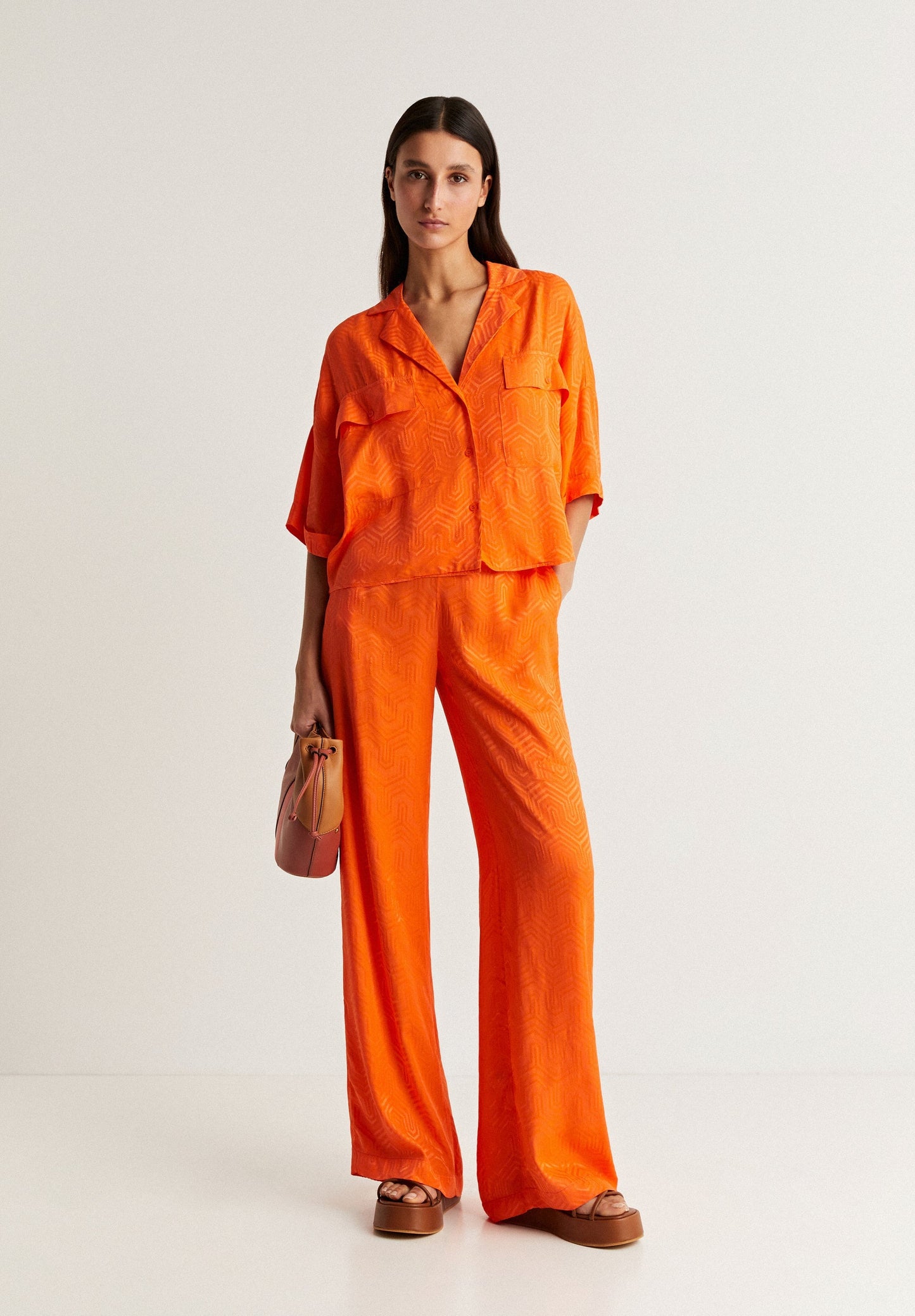 CAMISA PIJAMERA DETALLES GEOMÉTRICOS