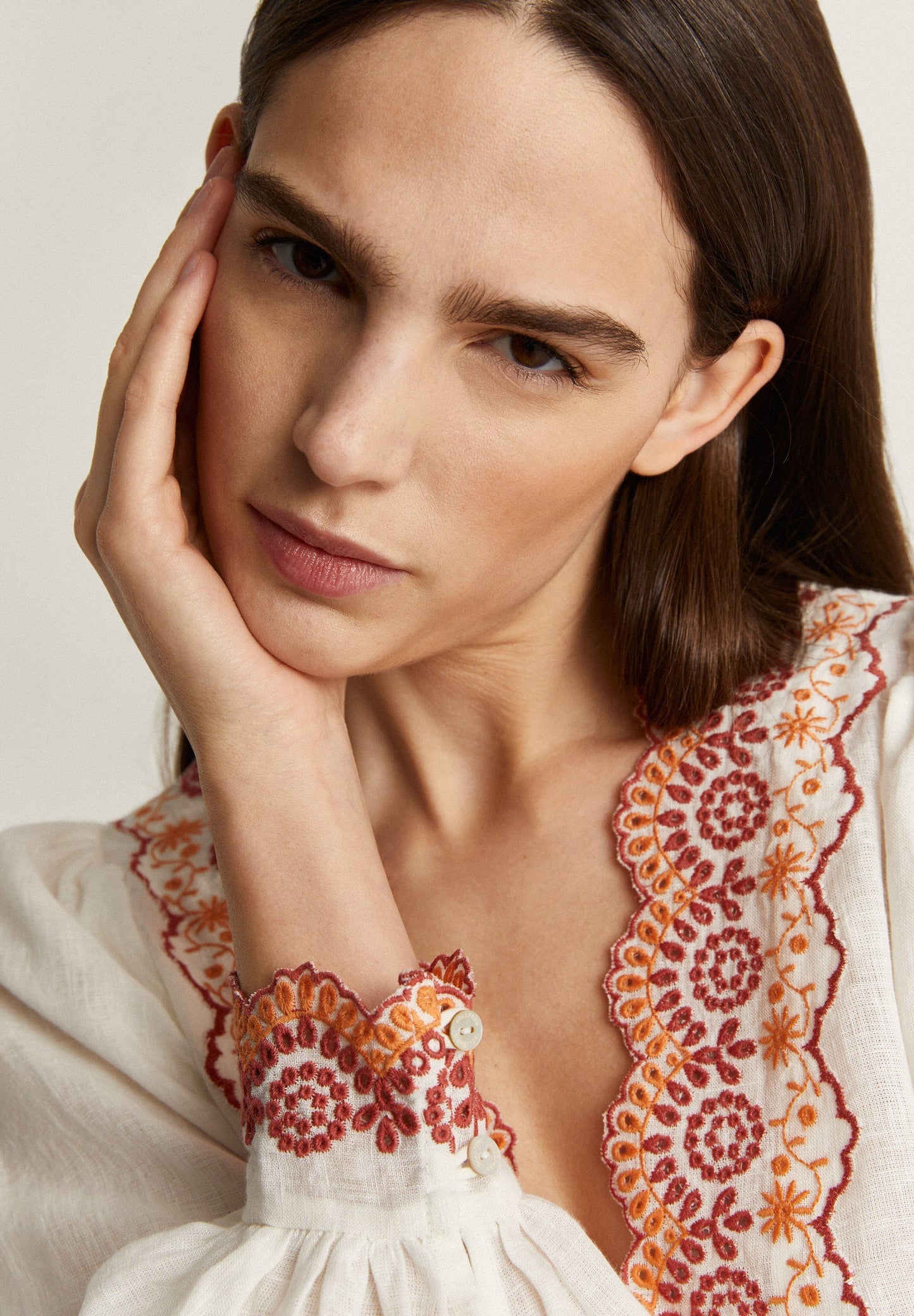 BLUSA BORDADO CONTRASTE