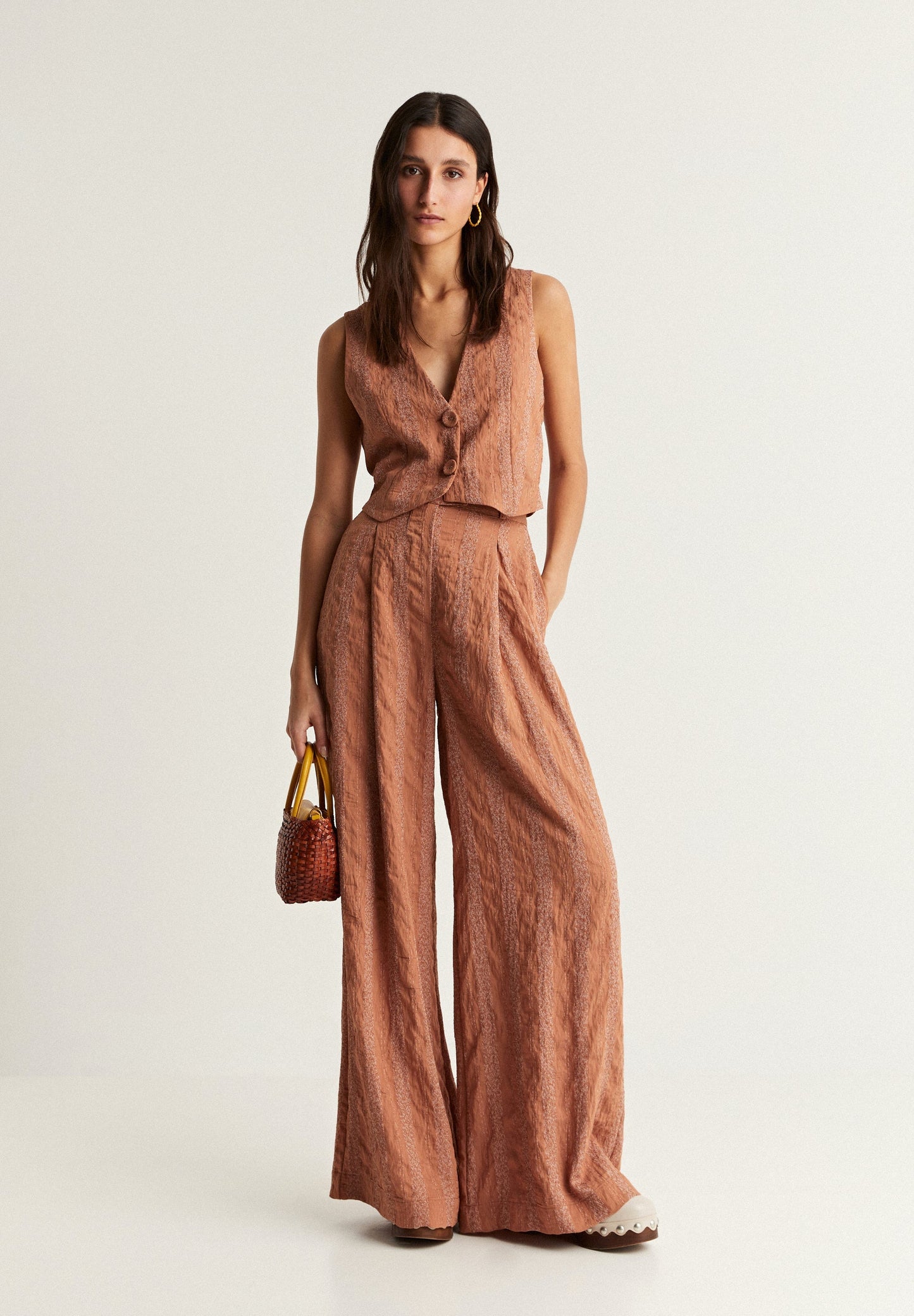 CHALECO RAYAS DETALLES BORDADOS