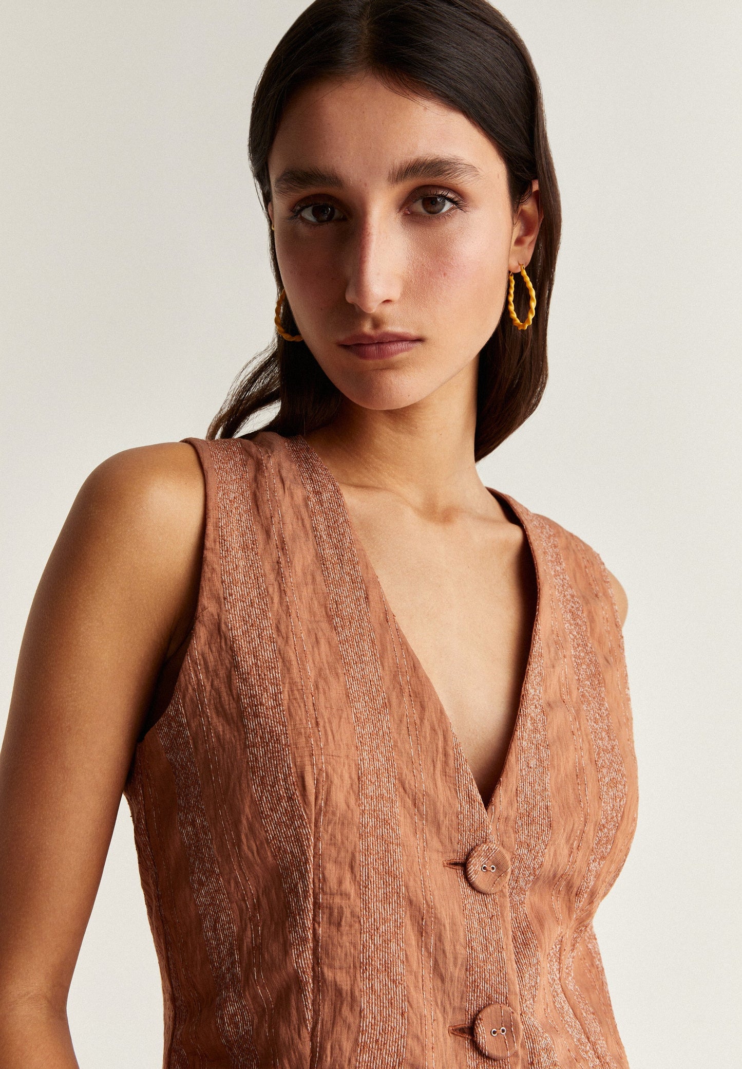 CHALECO RAYAS DETALLES BORDADOS