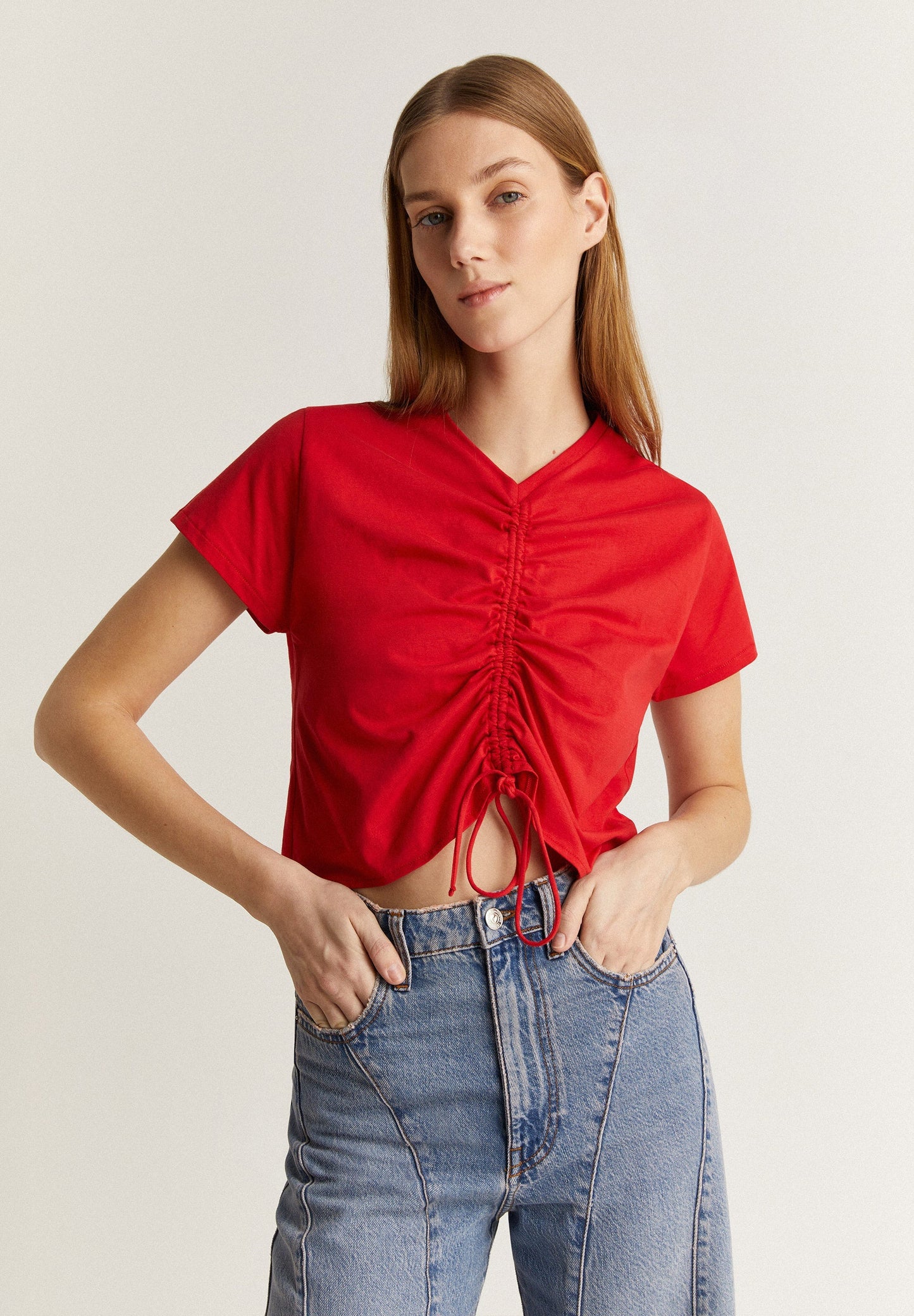 CAMISETA DETALLE FRUNCE FRONTAL