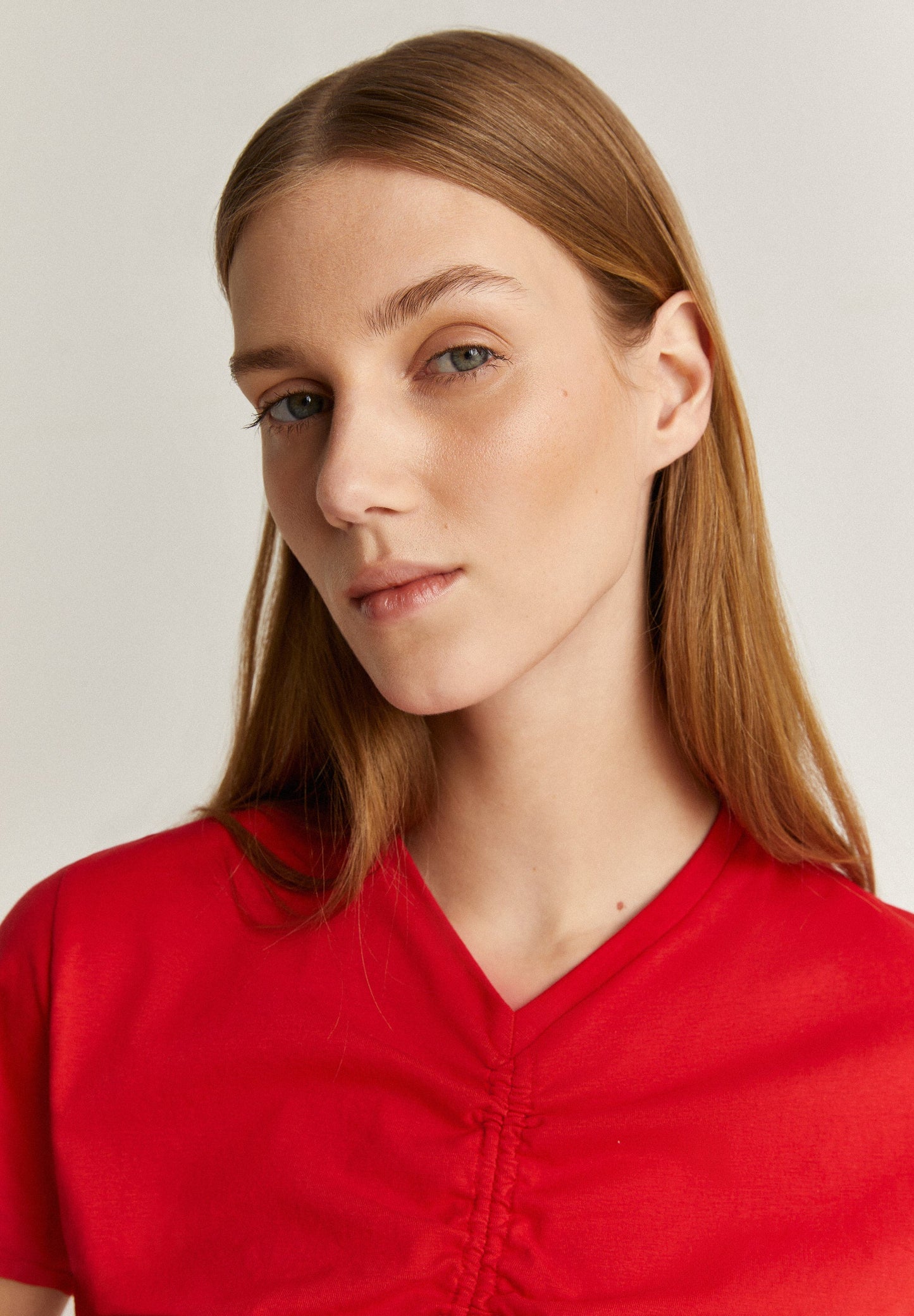 CAMISETA DETALLE FRUNCE FRONTAL