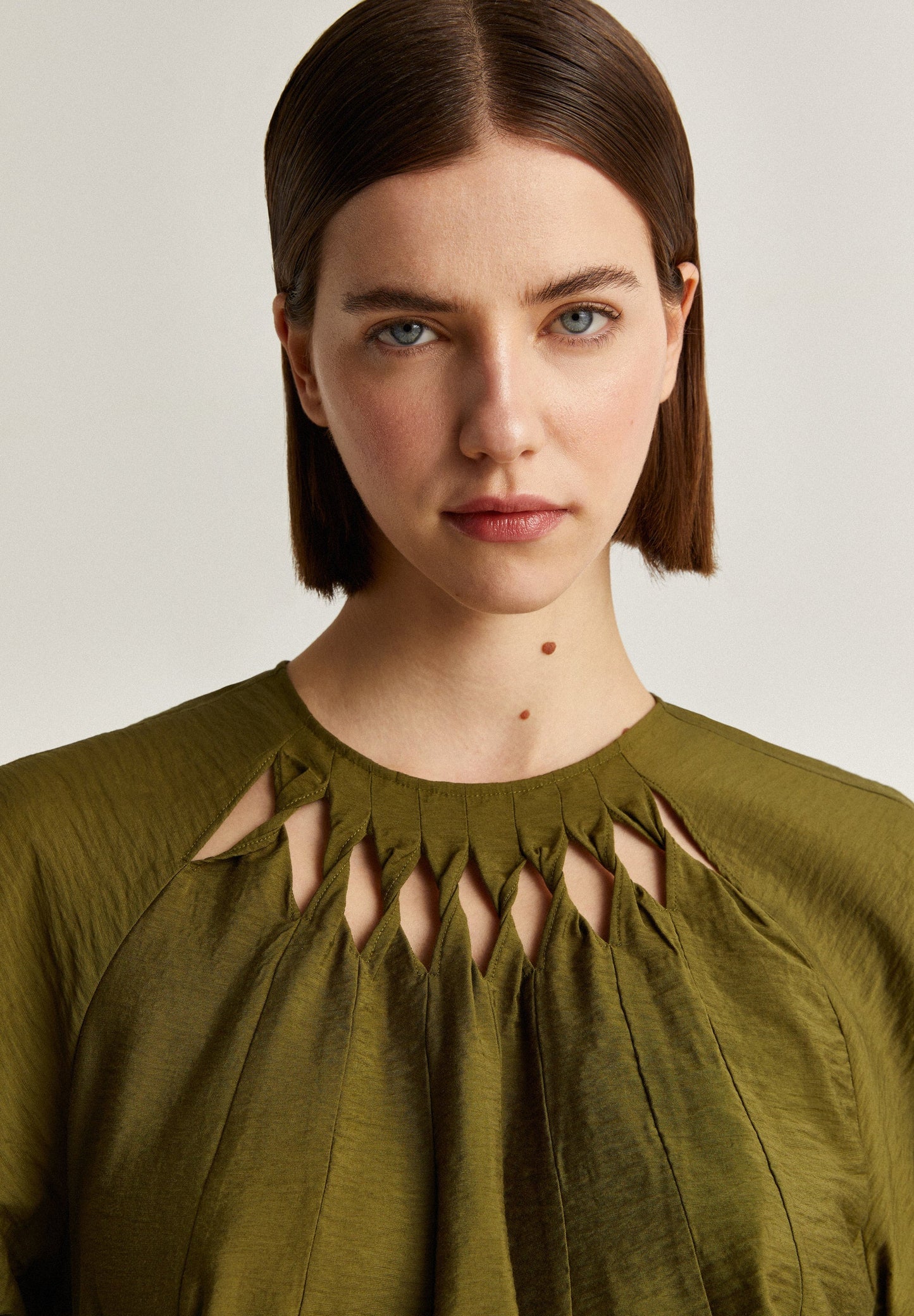 BLUSA DETALLE ABERTURAS