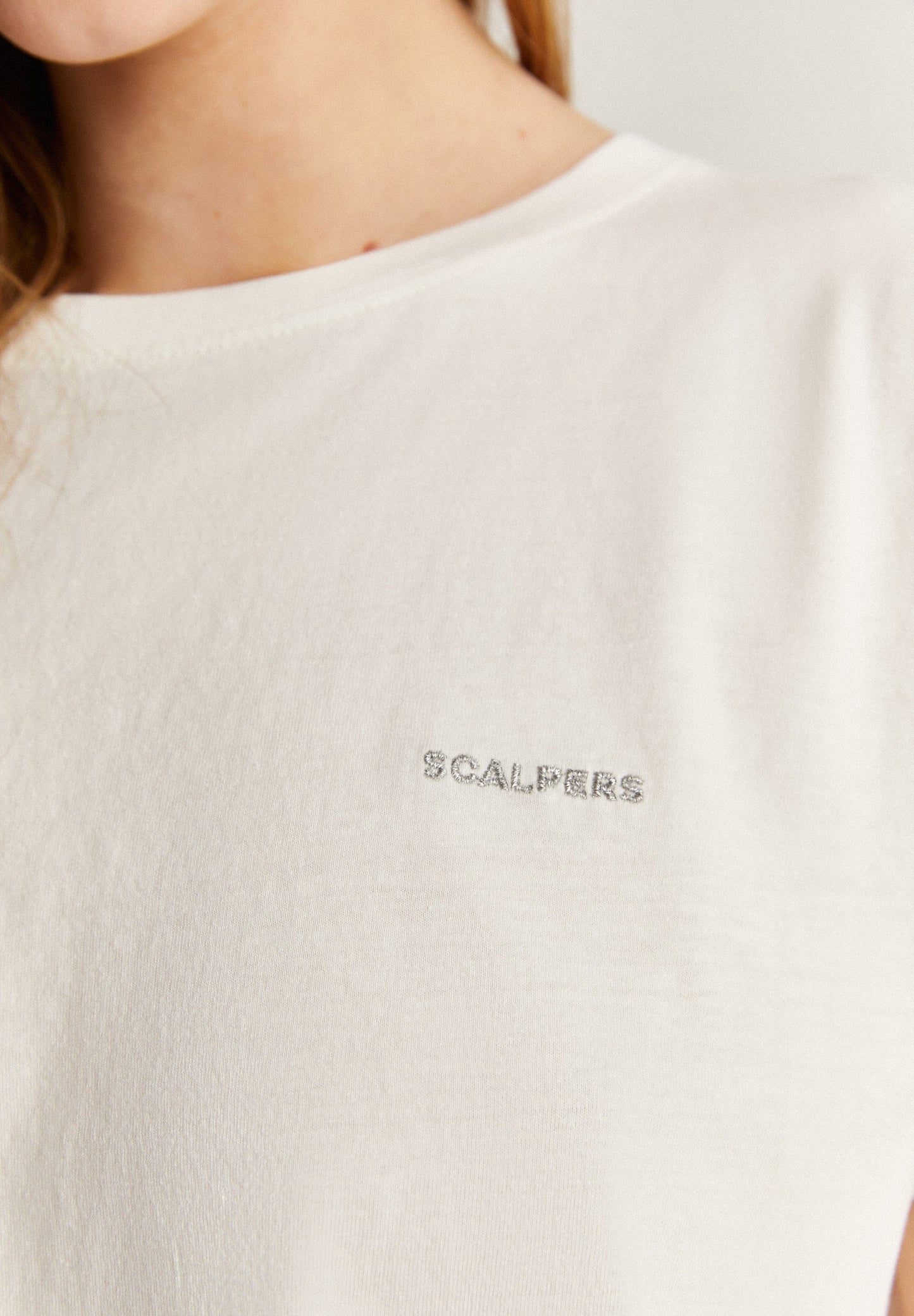 CAMISETA CALAVERA BORDADA