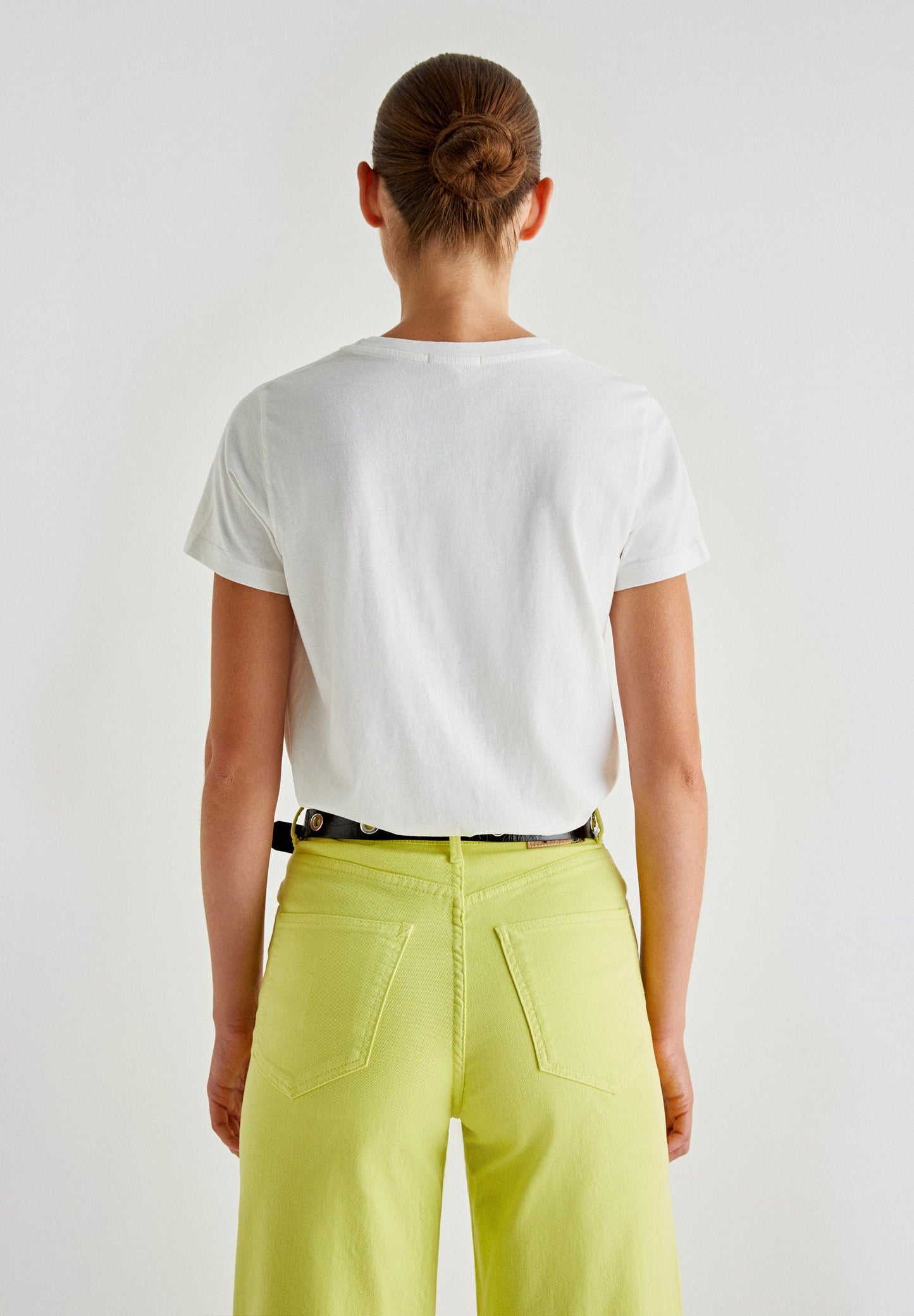 CAMISETA LOGO BORDADO TONO