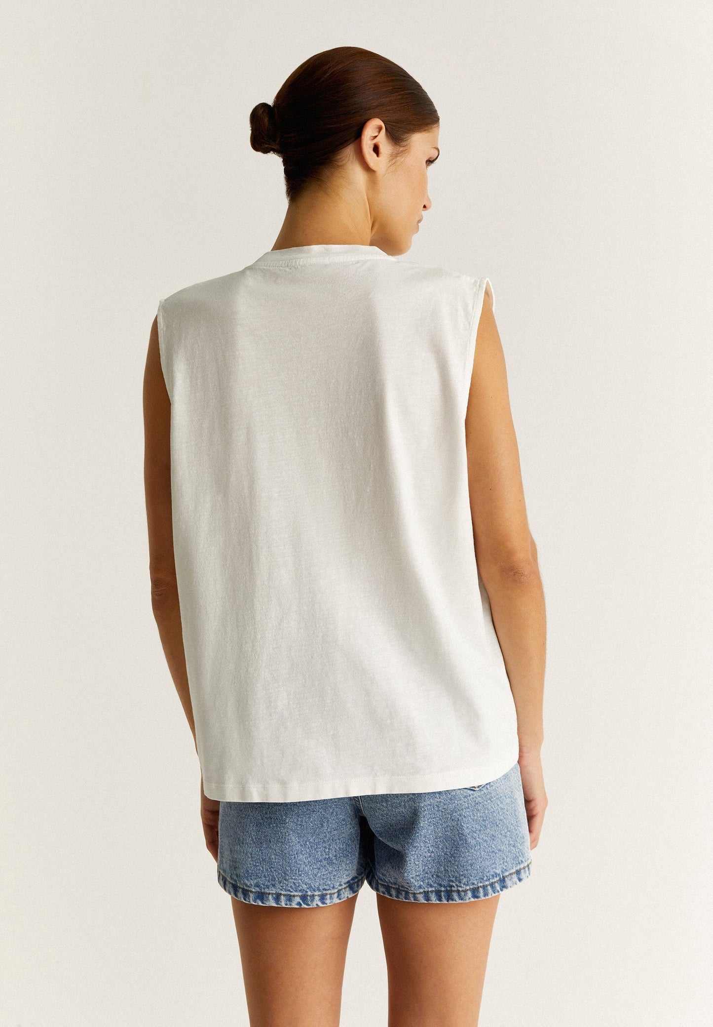 CAMISETA CALAVERA FRONTAL DETALLE HOMBRO