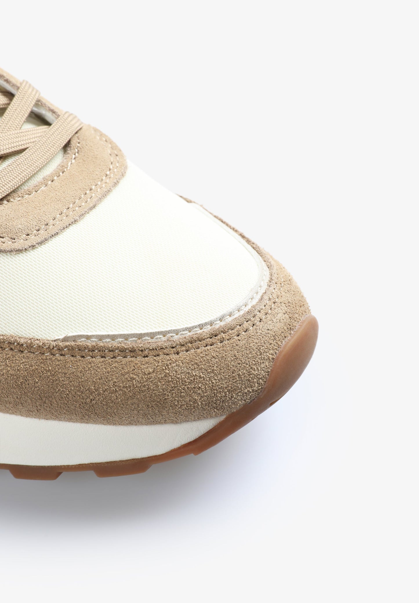 TENIS DETALLE METALIZADO