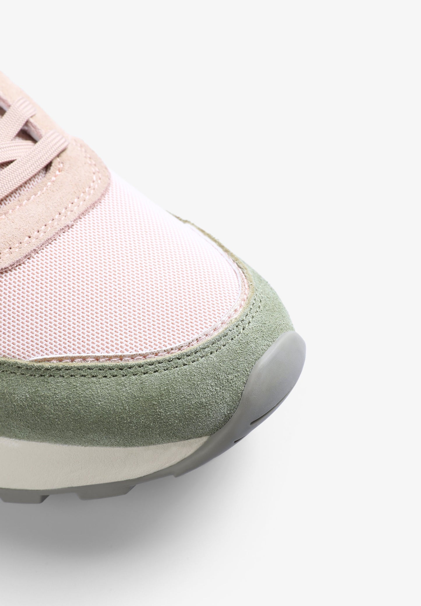 TENIS DETALLE METALIZADO