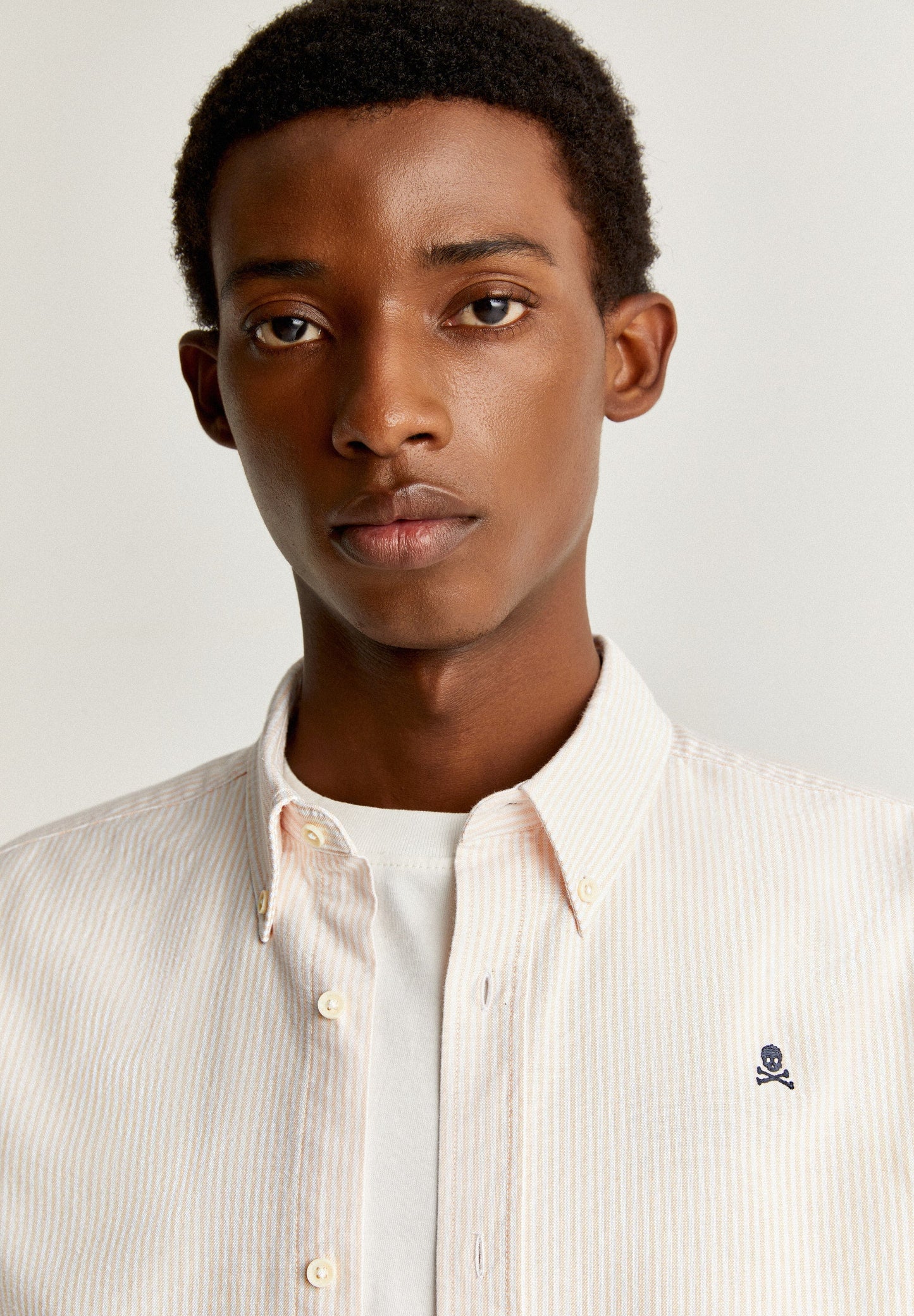 CAMISA CALAVERA CUELLO BOTONES