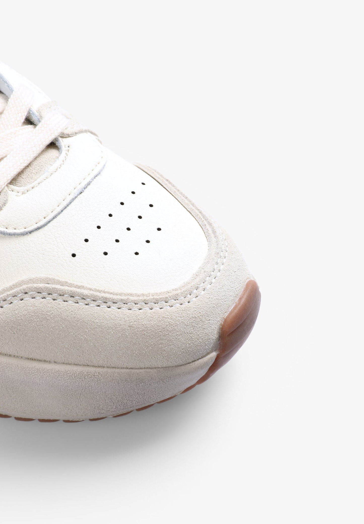 TENIS DETALLES SERRAJE