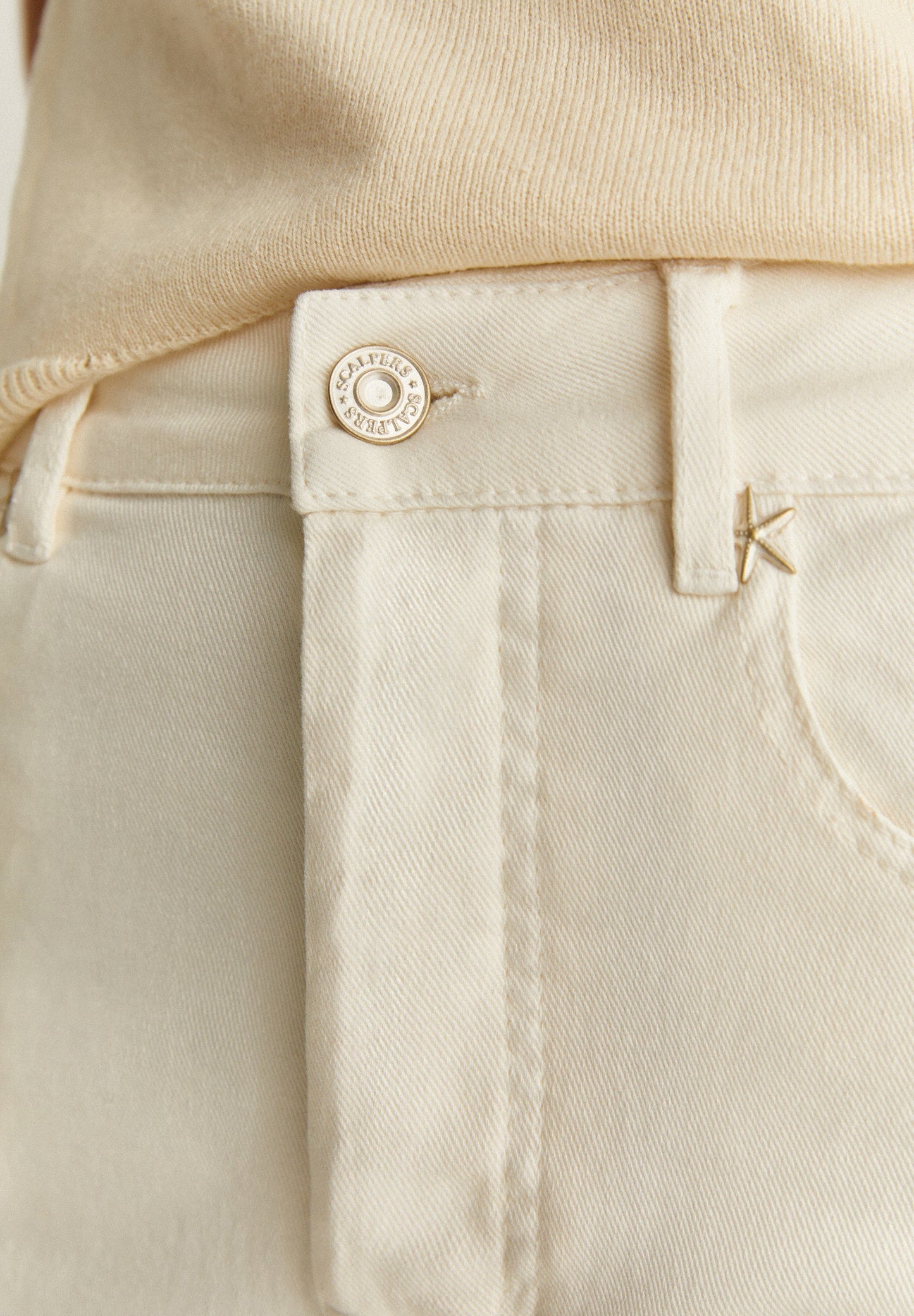 JEANS BAJO DESFLECADO