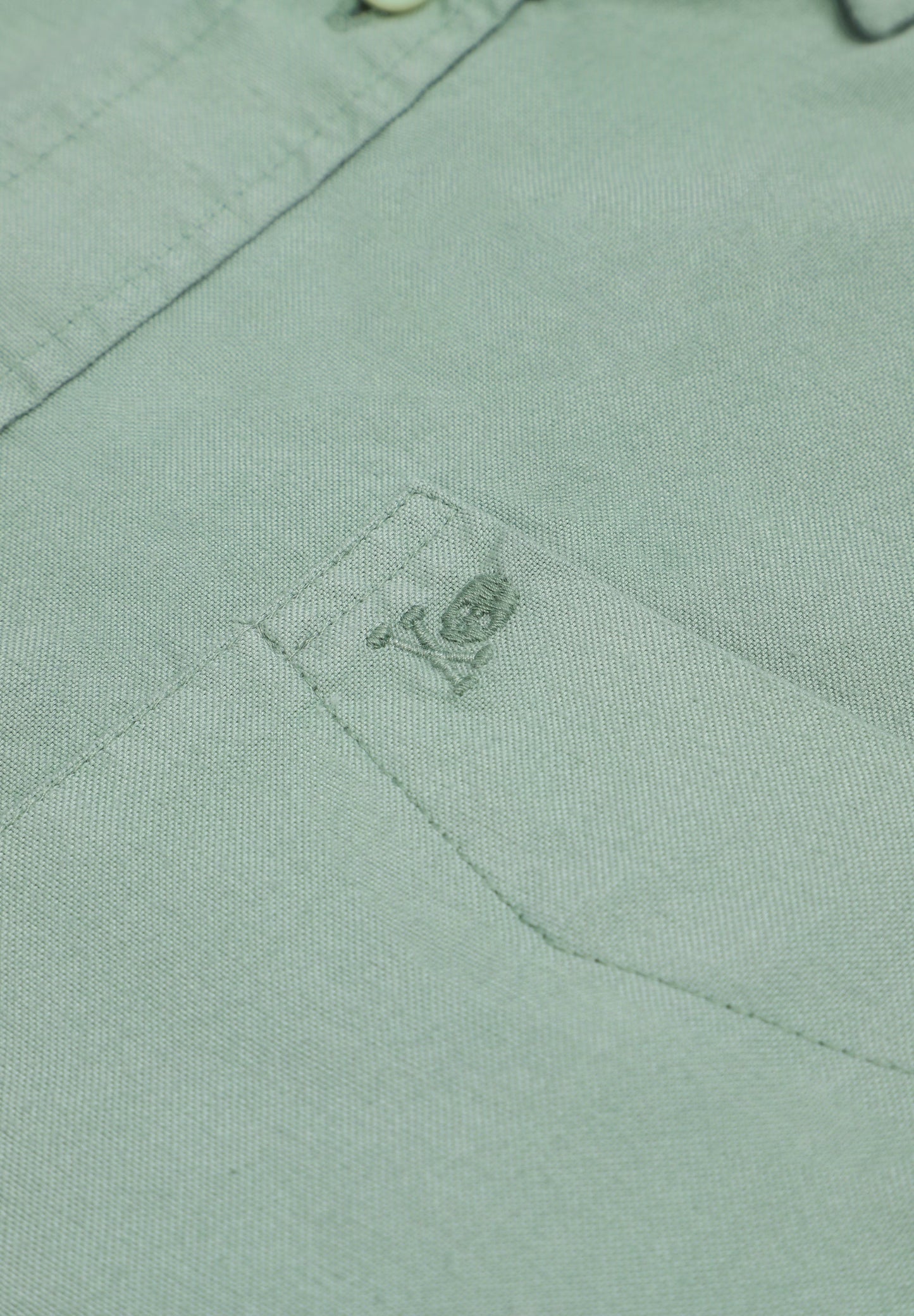 CAMISA CALAVERA CUELLO BOTONES