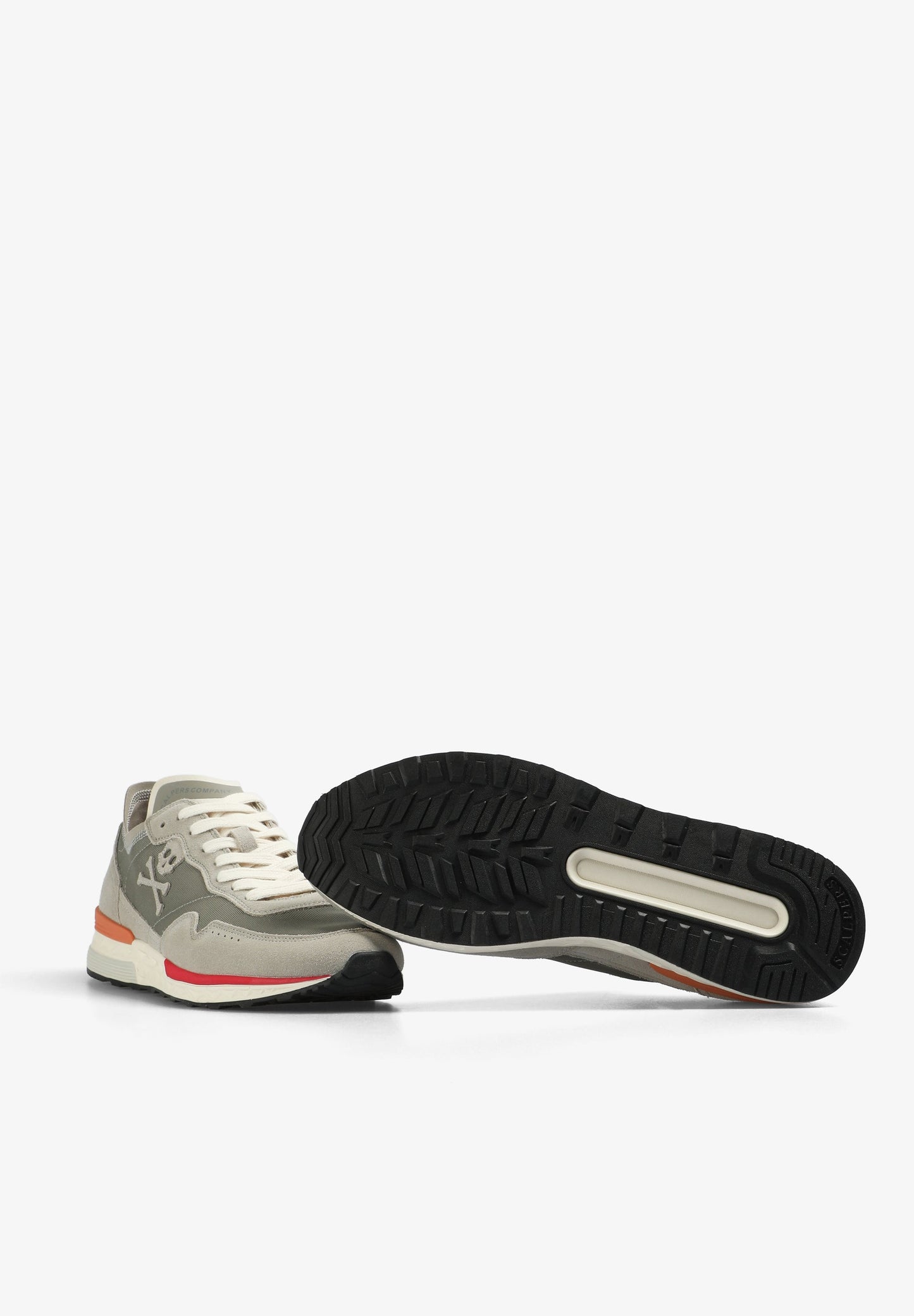 SNEAKERS CALAVERA DETALLE CONTRASTE