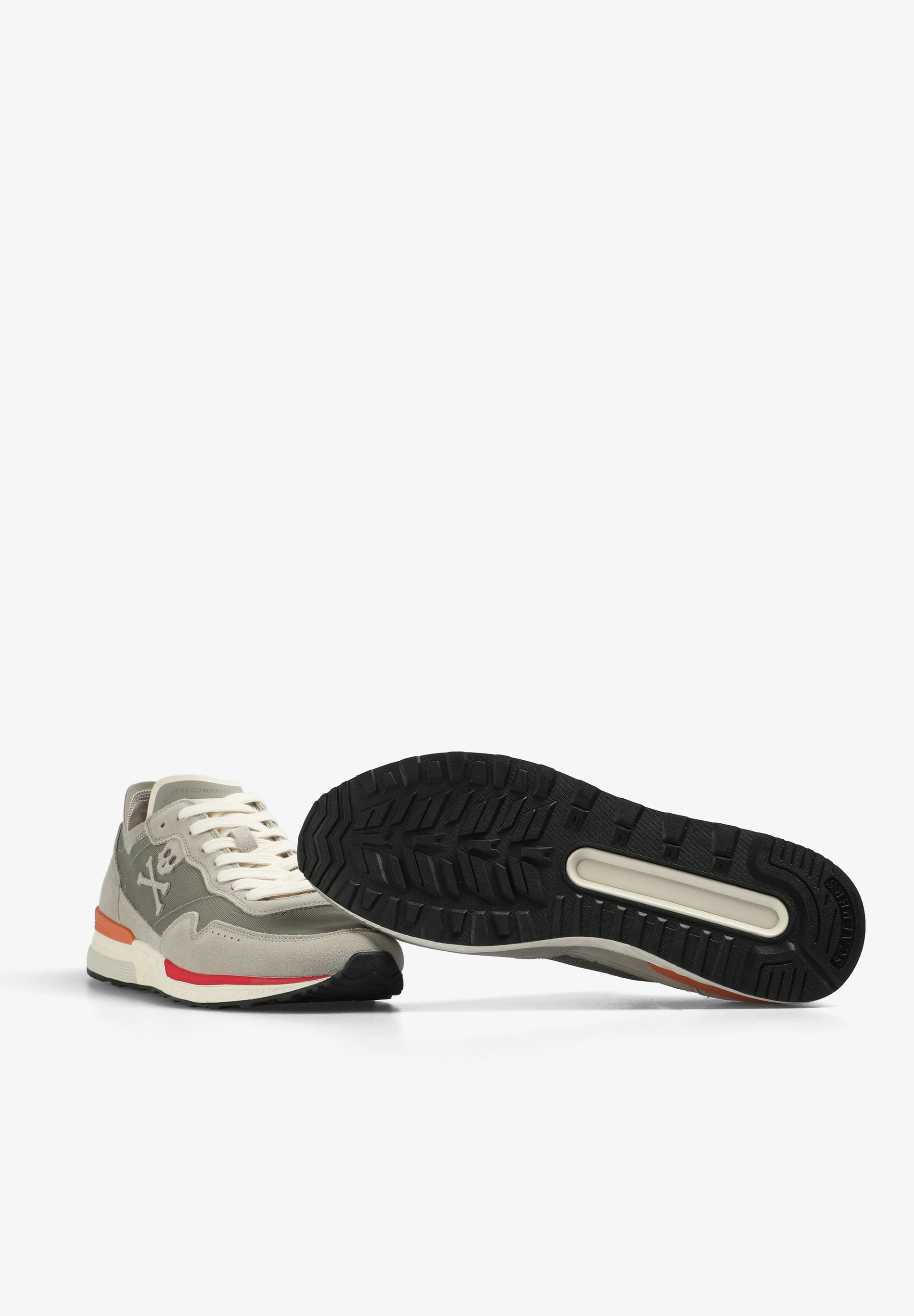 SNEAKERS CALAVERA DETALLE CONTRASTE