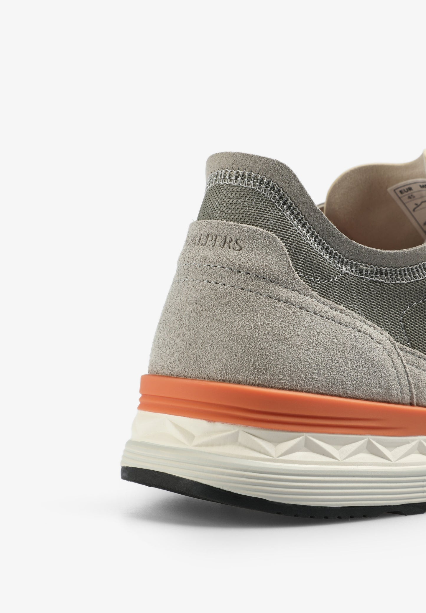 SNEAKERS CALAVERA DETALLE CONTRASTE