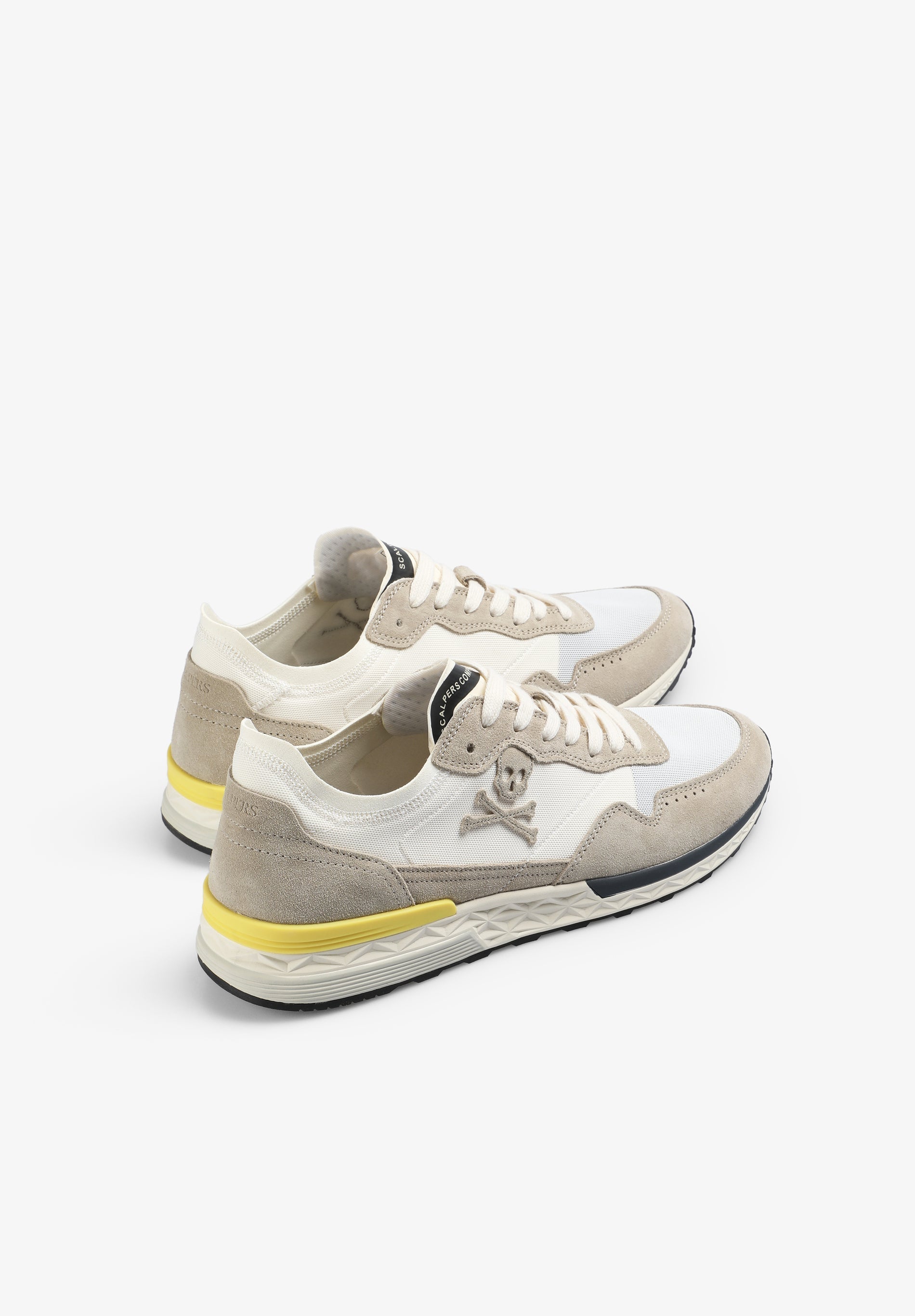 SNEAKERS CALAVERA DETALLE CONTRASTE