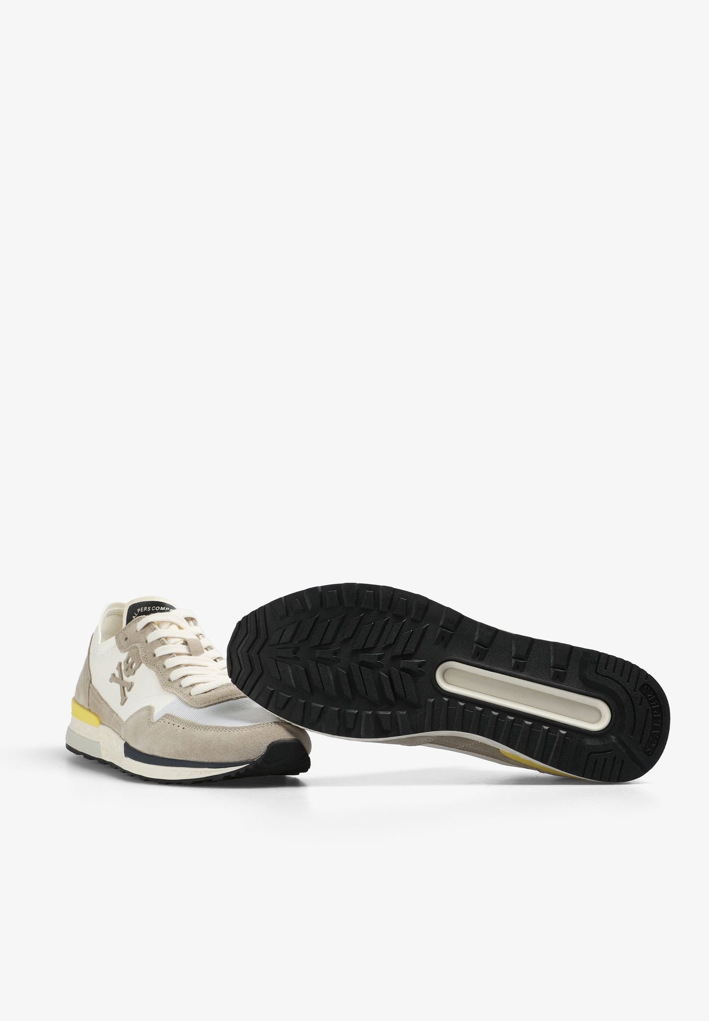 SNEAKERS CALAVERA DETALLE CONTRASTE