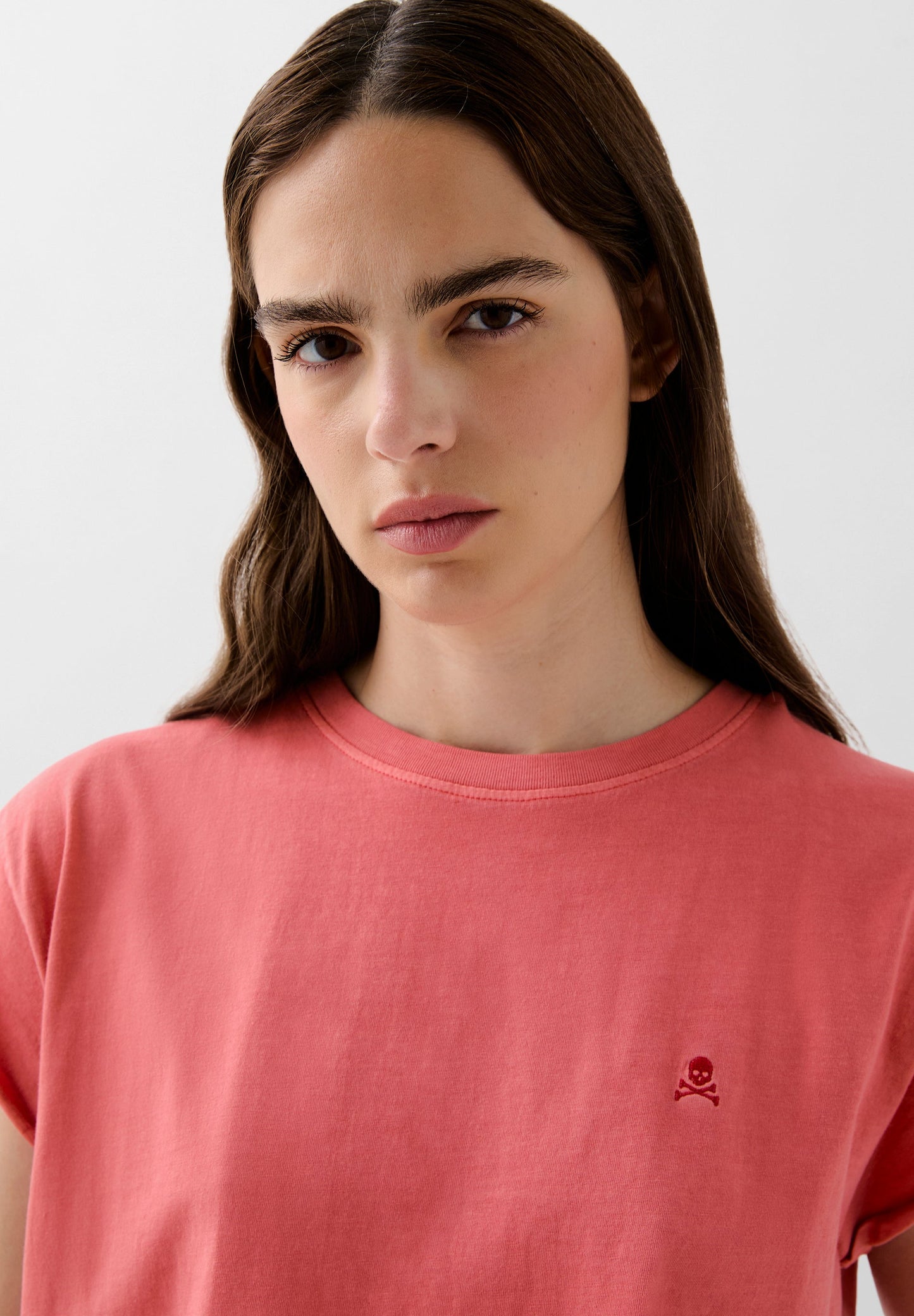 CAMISETA CALAVERA BORDADA TONO