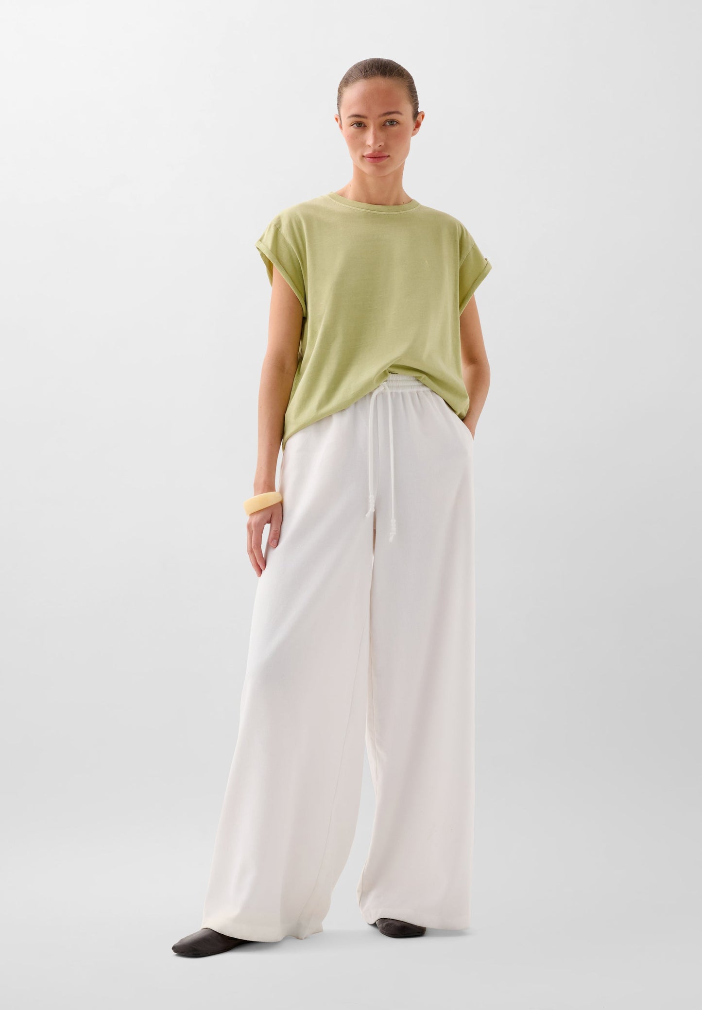 CAMISETA CALAVERA BORDADA TONO