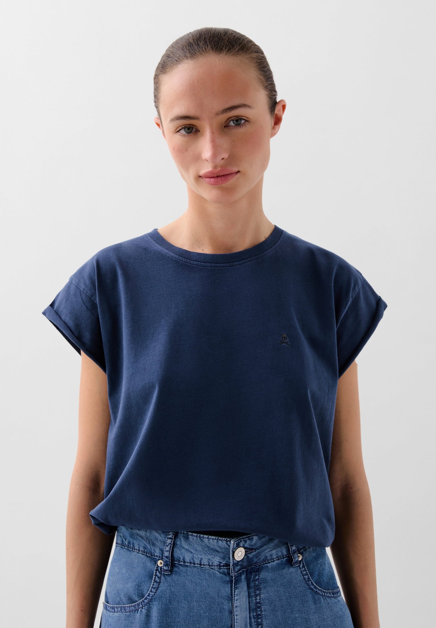 CAMISETA CALAVERA BORDADA TONO