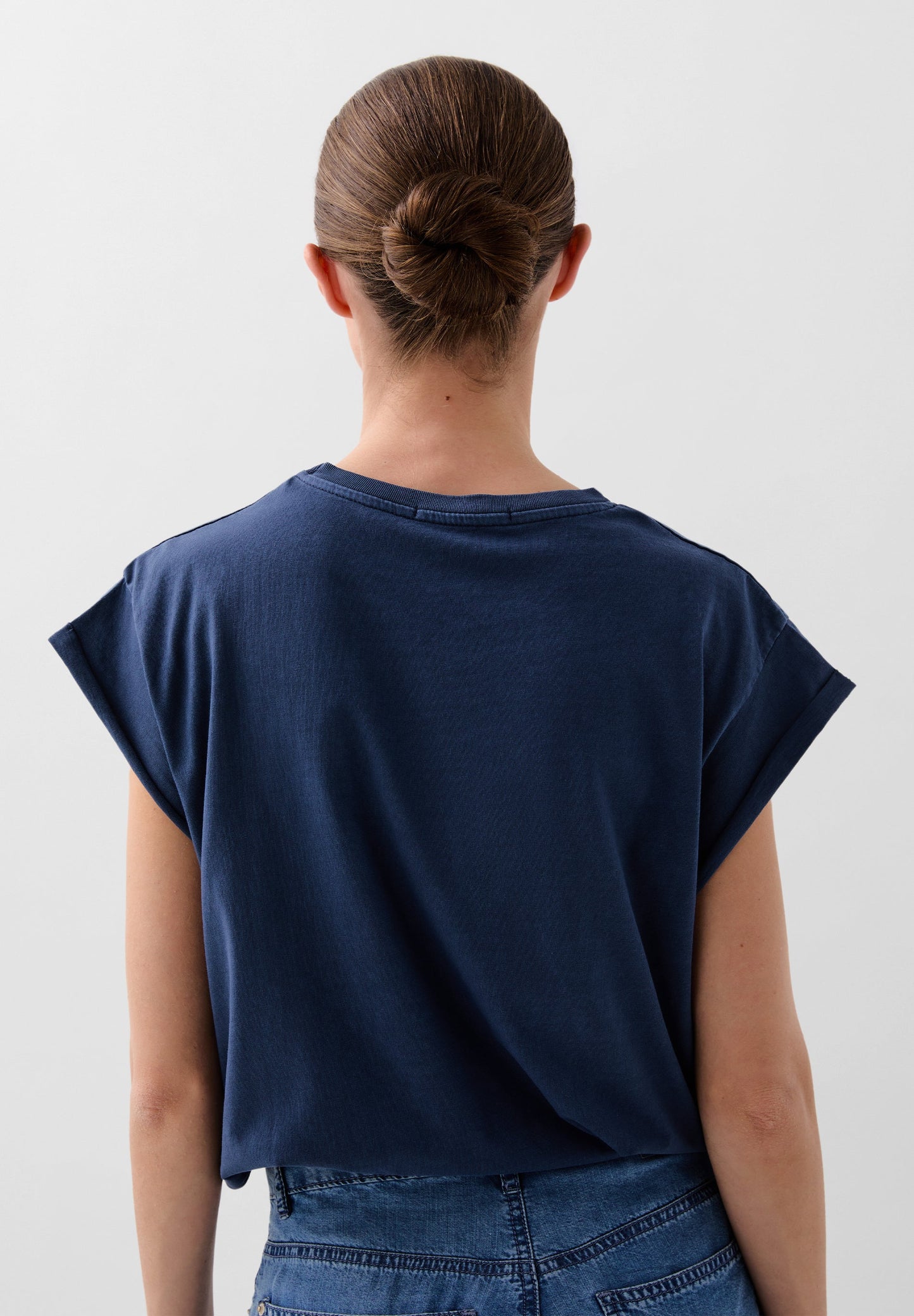 CAMISETA CALAVERA BORDADA TONO