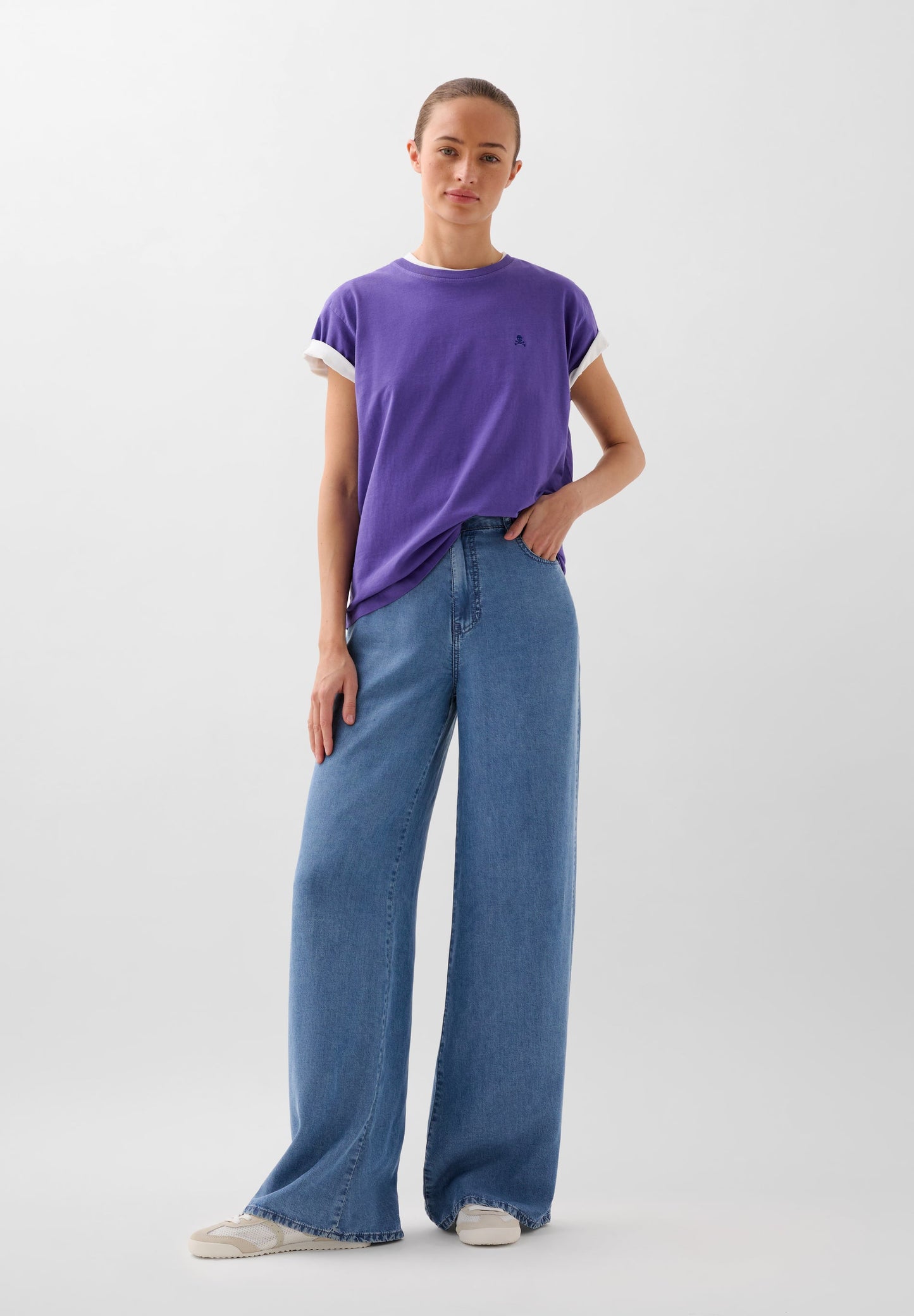 CAMISETA CALAVERA BORDADA TONO