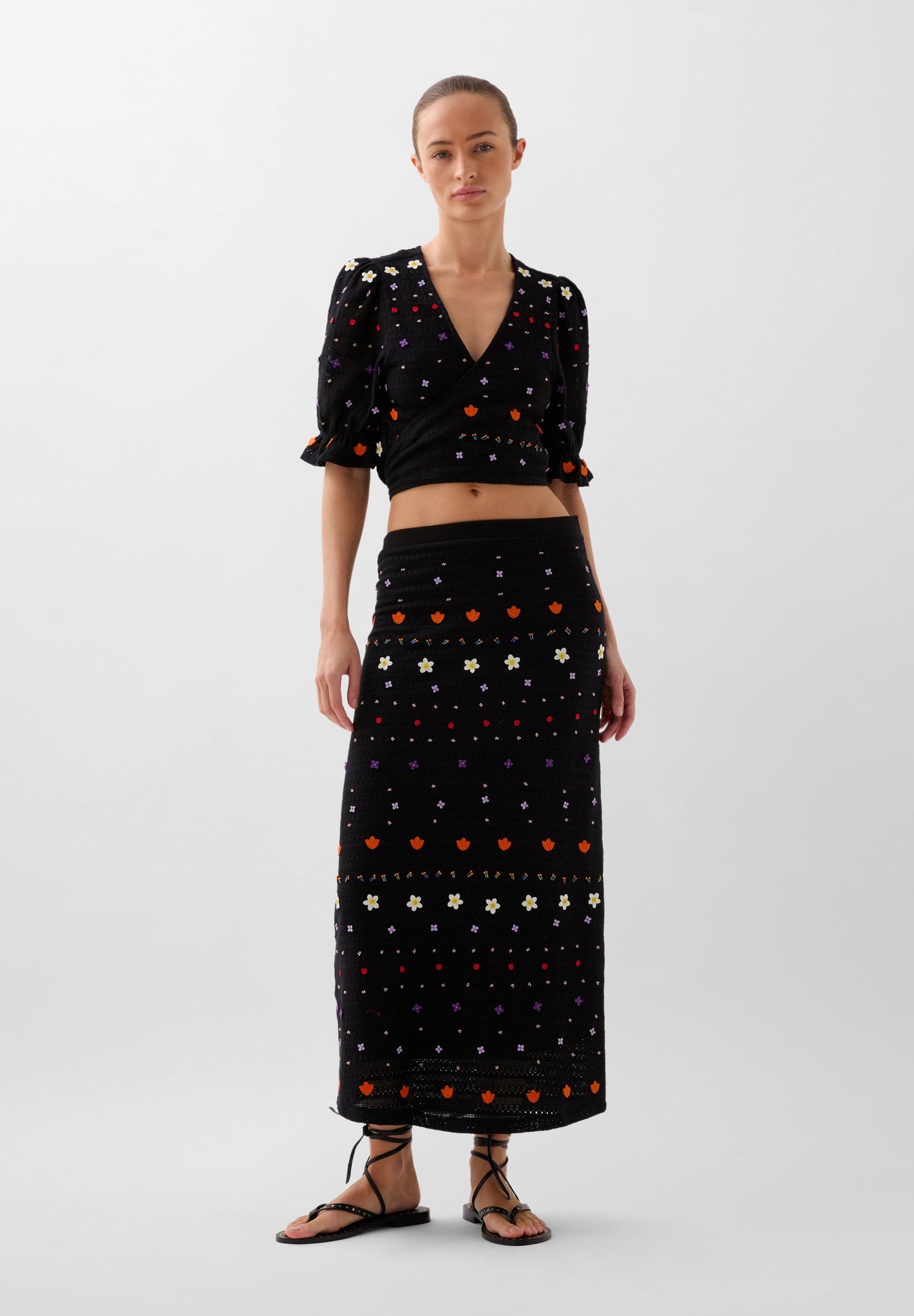 TOP MANGA ABULLONADA BORDADOS