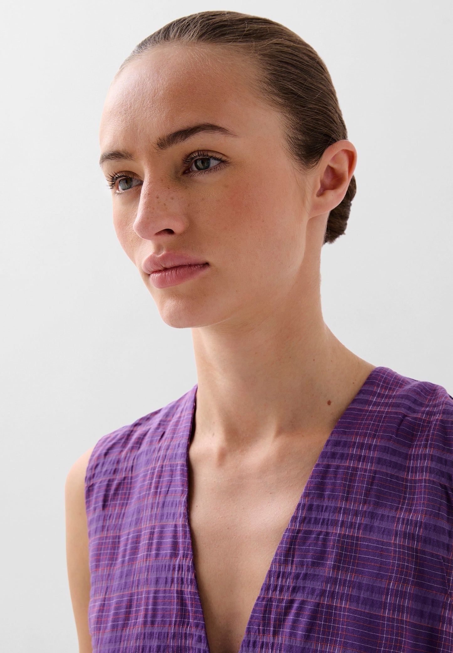 CHALECO RAYAS DETALLES BORDADOS