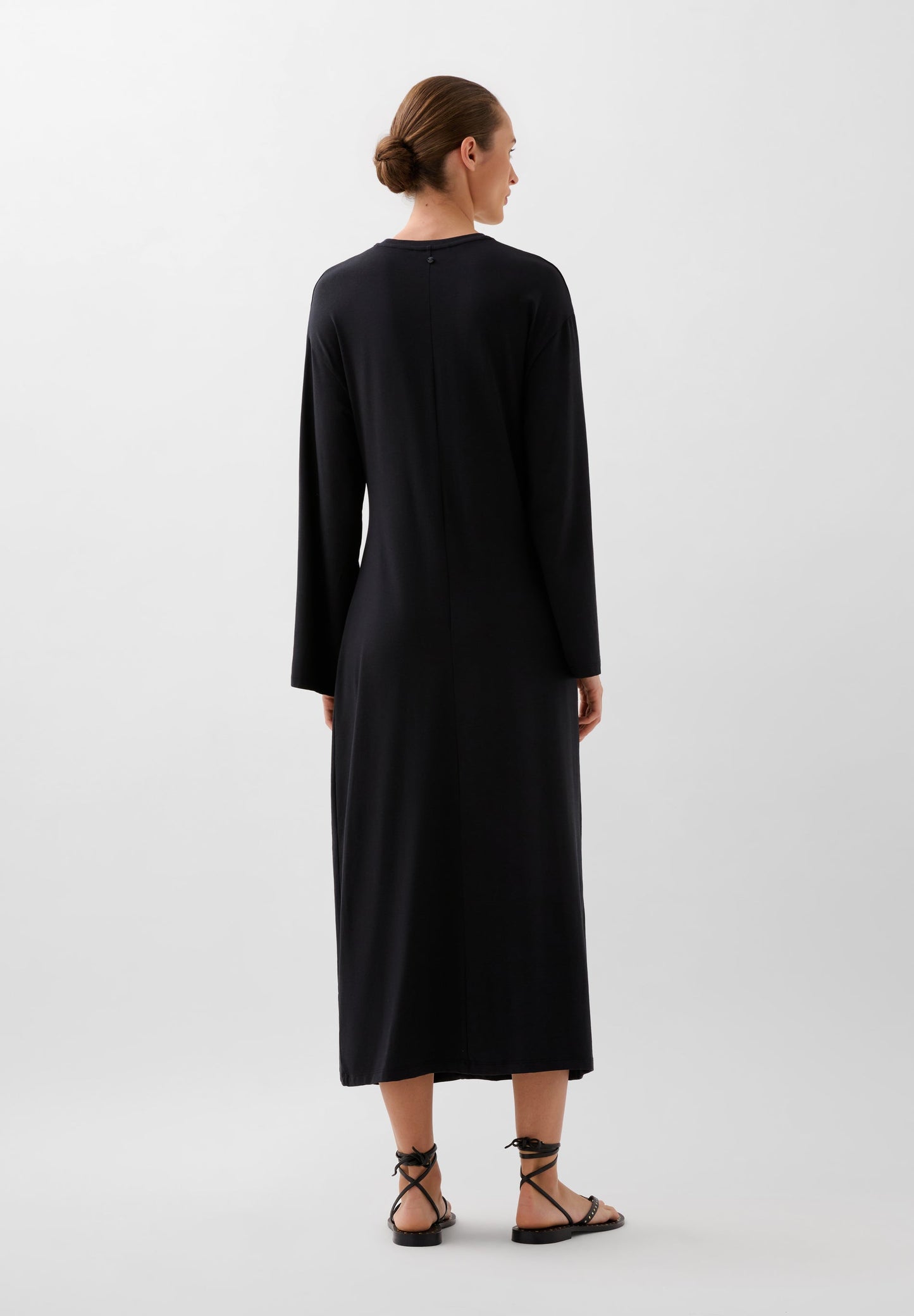 VESTIDO FLUIDO DETALLE NUDO