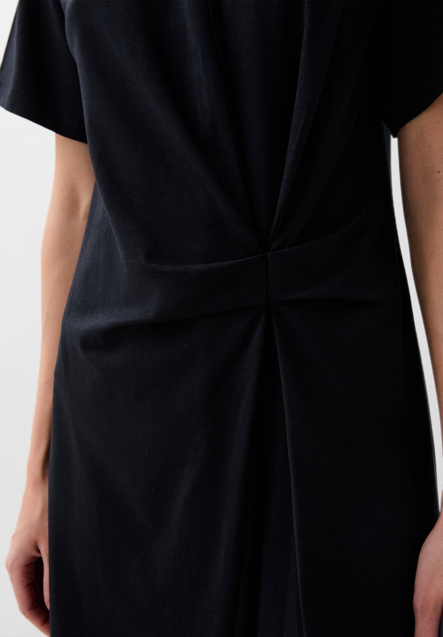 VESTIDO MINI DETALLE NUDO