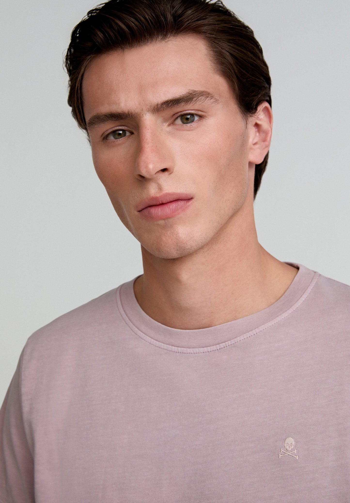 CAMISETA LAVADA CALAVERA BORDADA