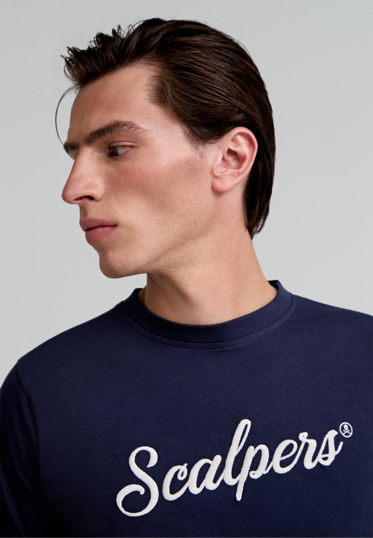 CAMISETA LOGO BORDADO