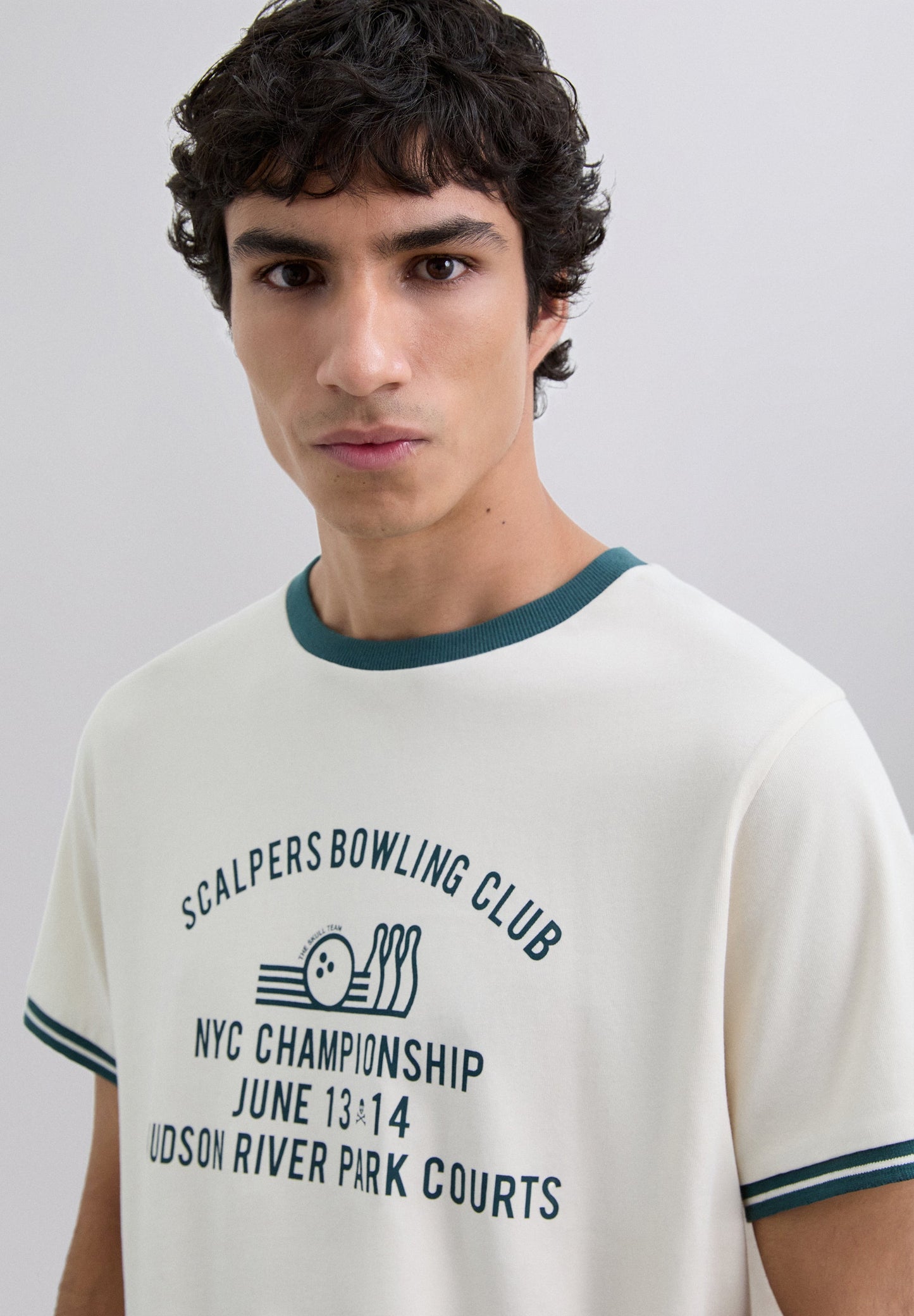 CAMISETA PRINT CONTRASTE