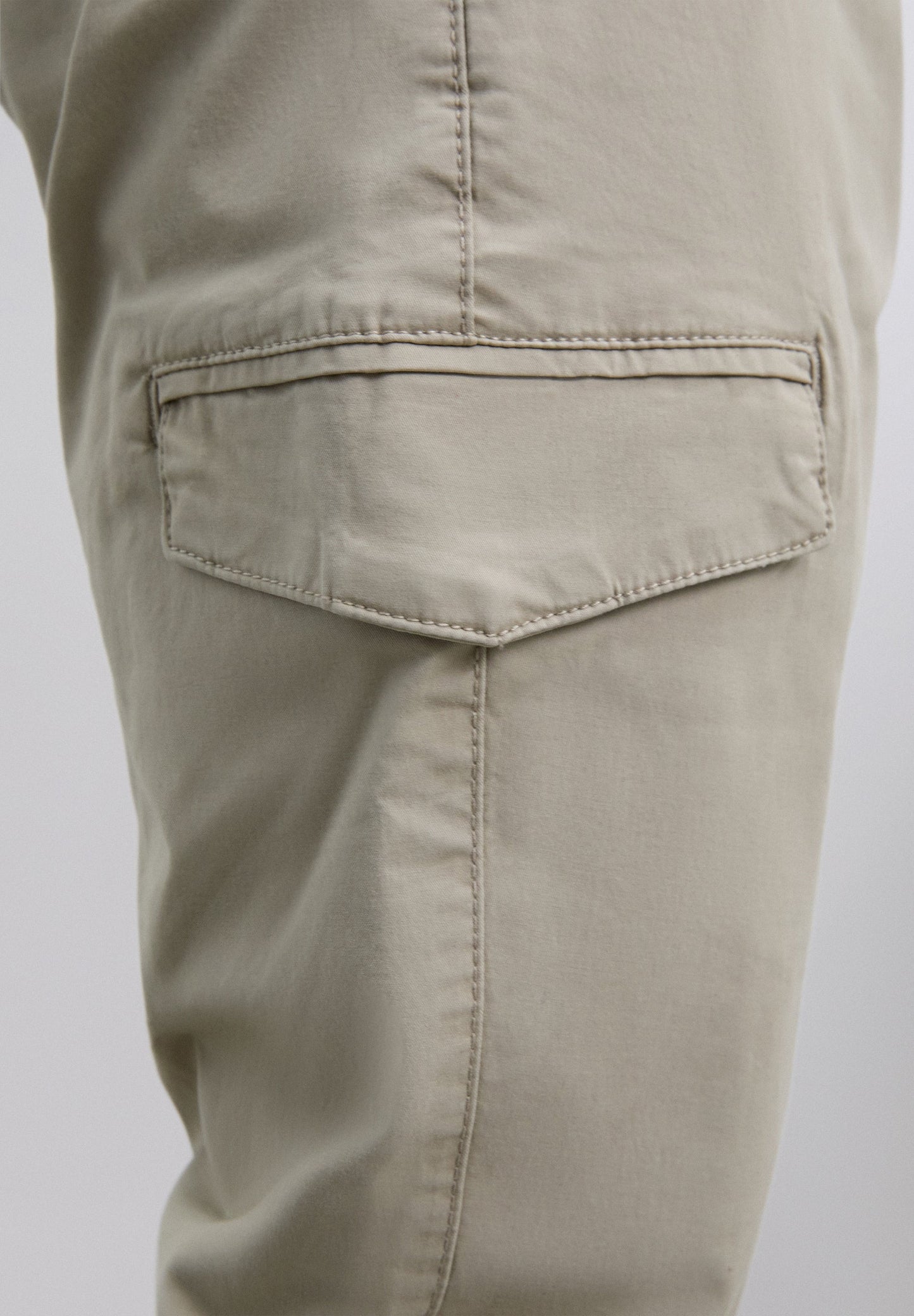 PANTALÓN CARGO SLIM FIT
