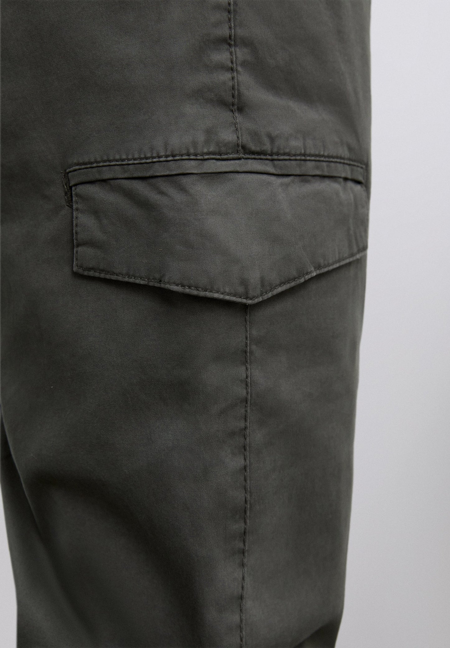 PANTALÓN CARGO SLIM FIT