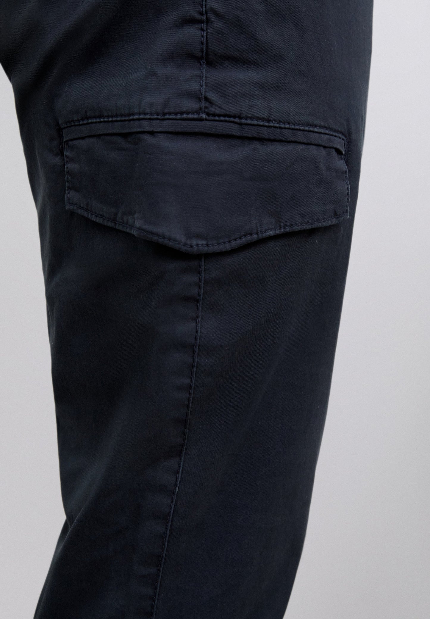 PANTALÓN CARGO SLIM FIT