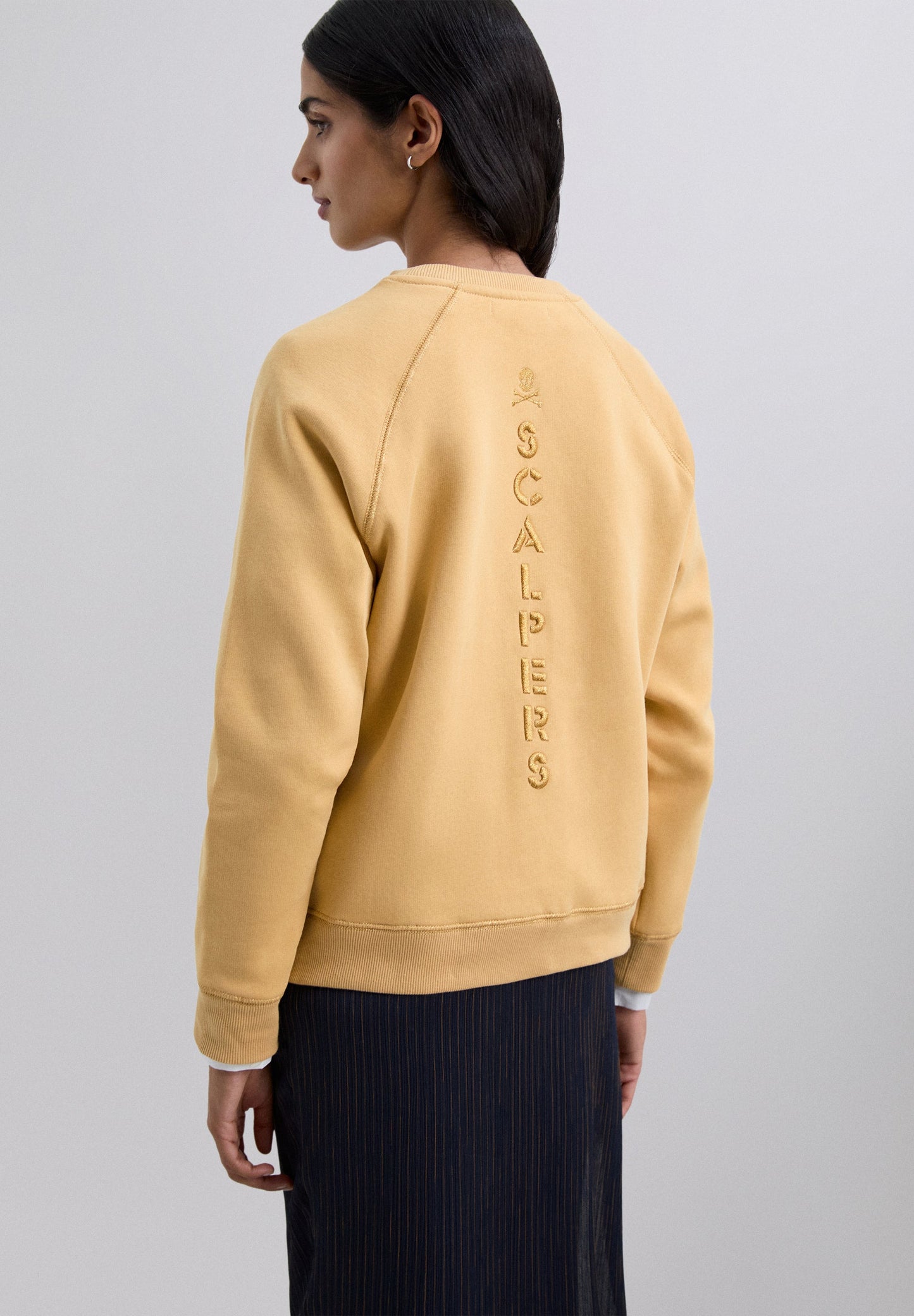 SUDADERA LOGO BORDADO TRASERO