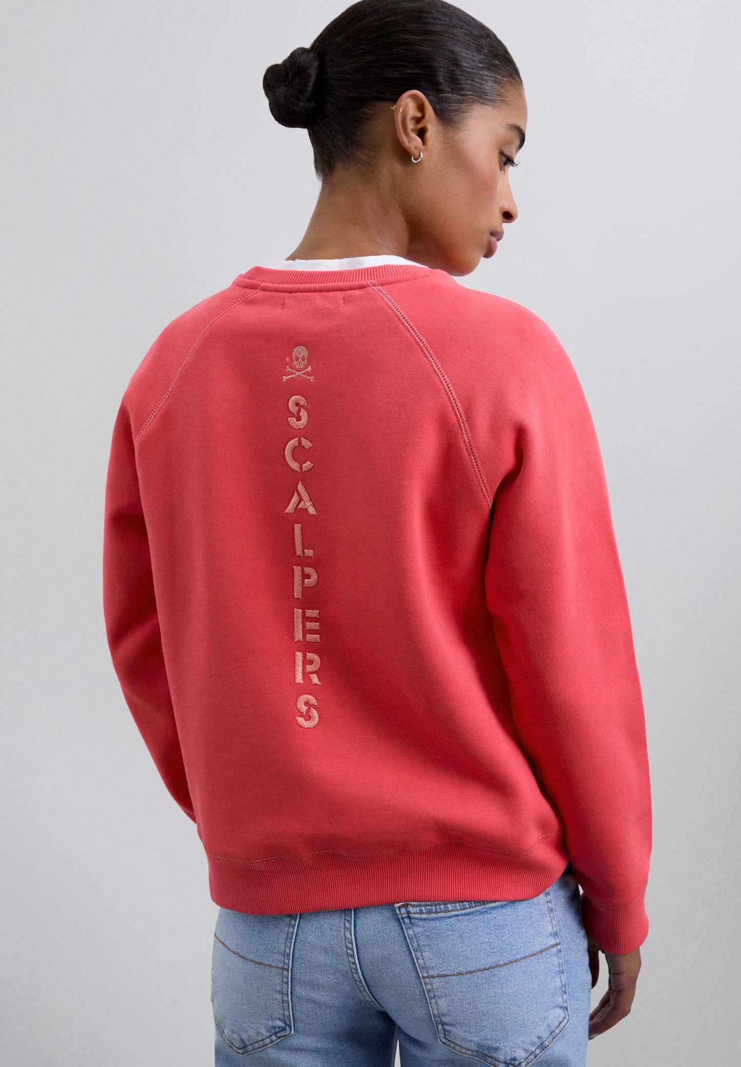 SUDADERA LOGO BORDADO TRASERO
