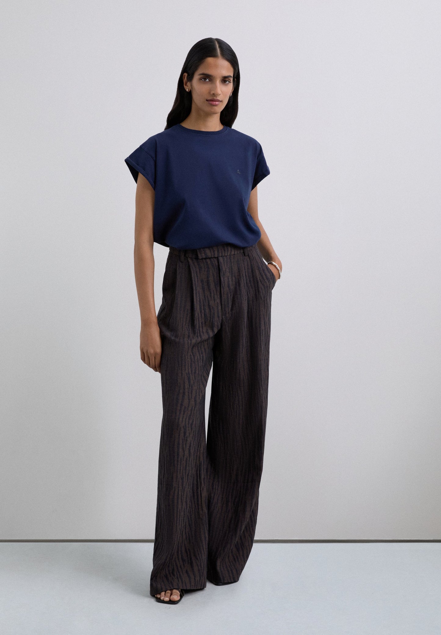 CAMISETA CALAVERA BORDADA