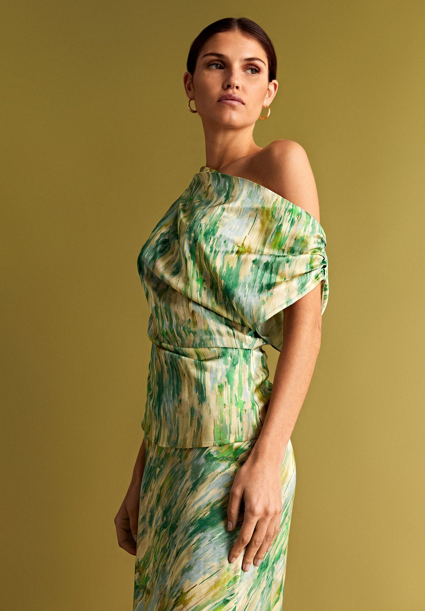 TOP ASIMÉTRICO FRUNCES