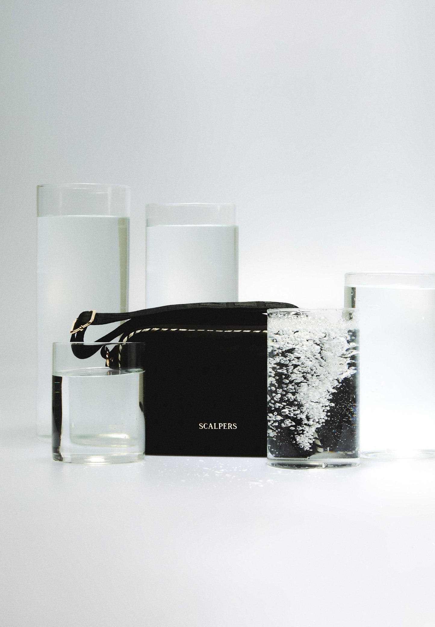 BOLSO BANDOLERA CON DETALLE CORDÓN