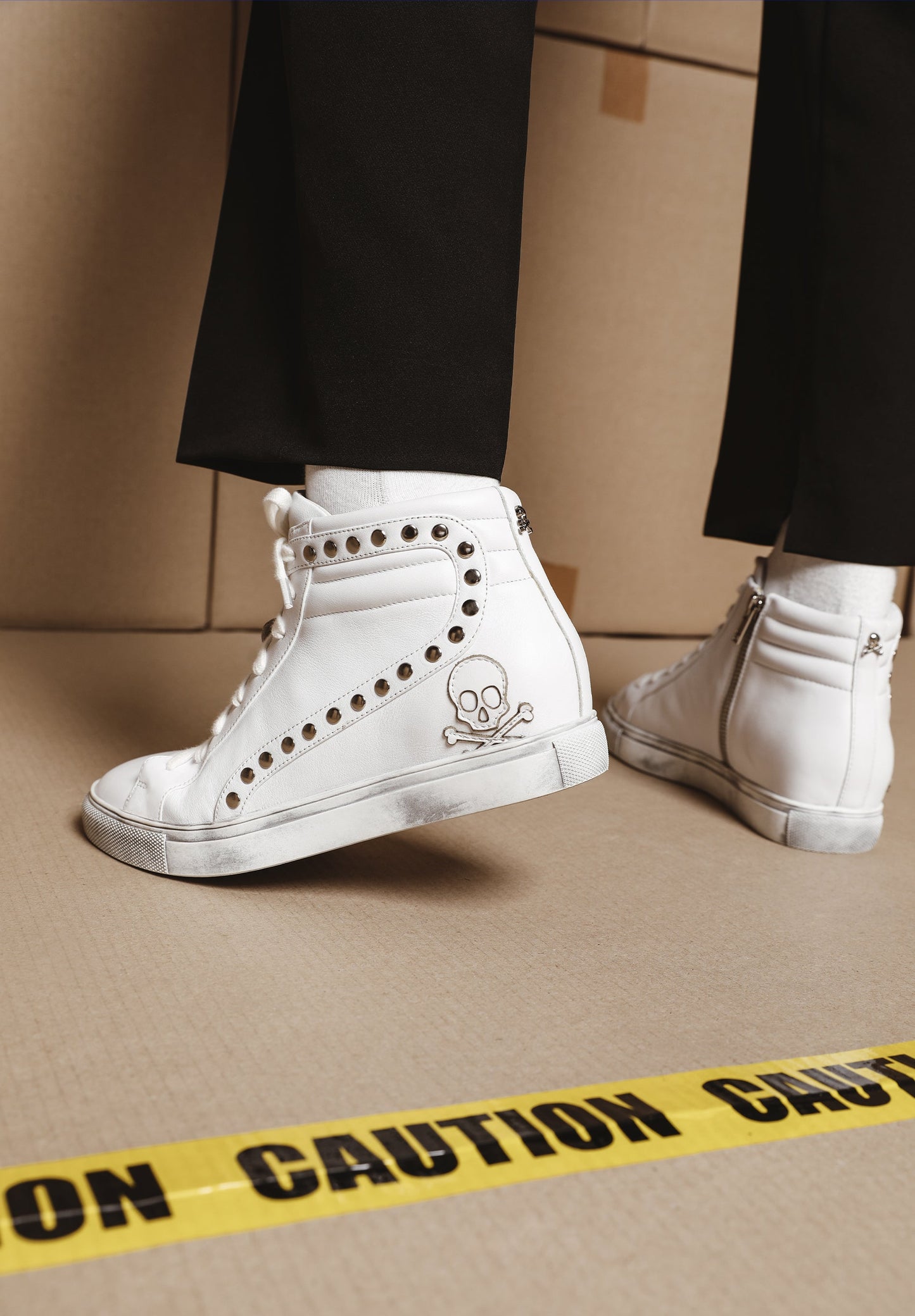 TENIS BOTAS TACHAS