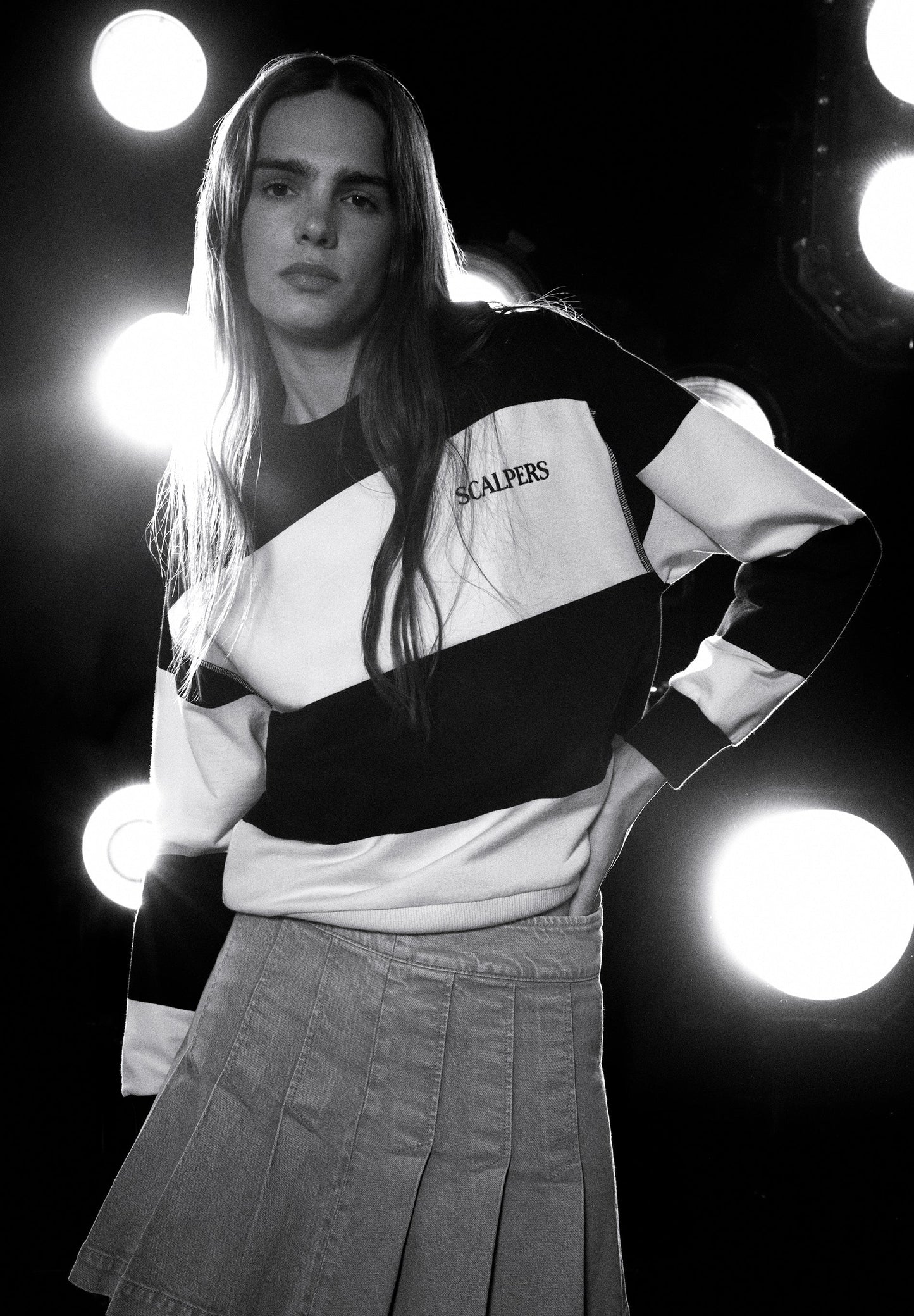 SUDADERA RAYAS LOGO BORDADO