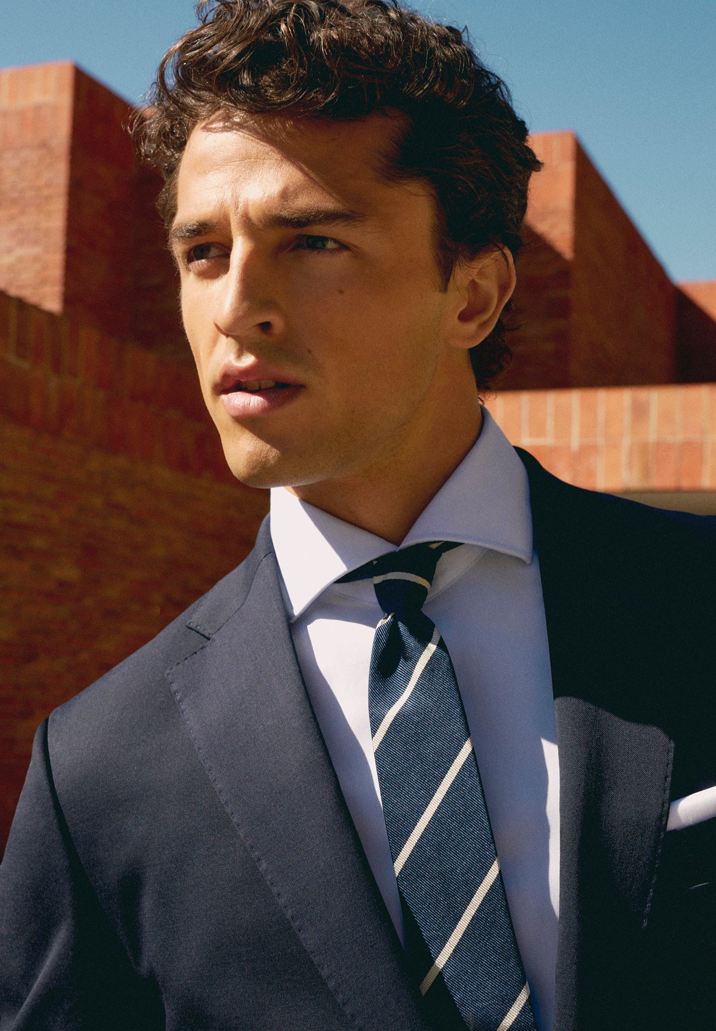 TRAJE CLÁSICO AZUL MARINO