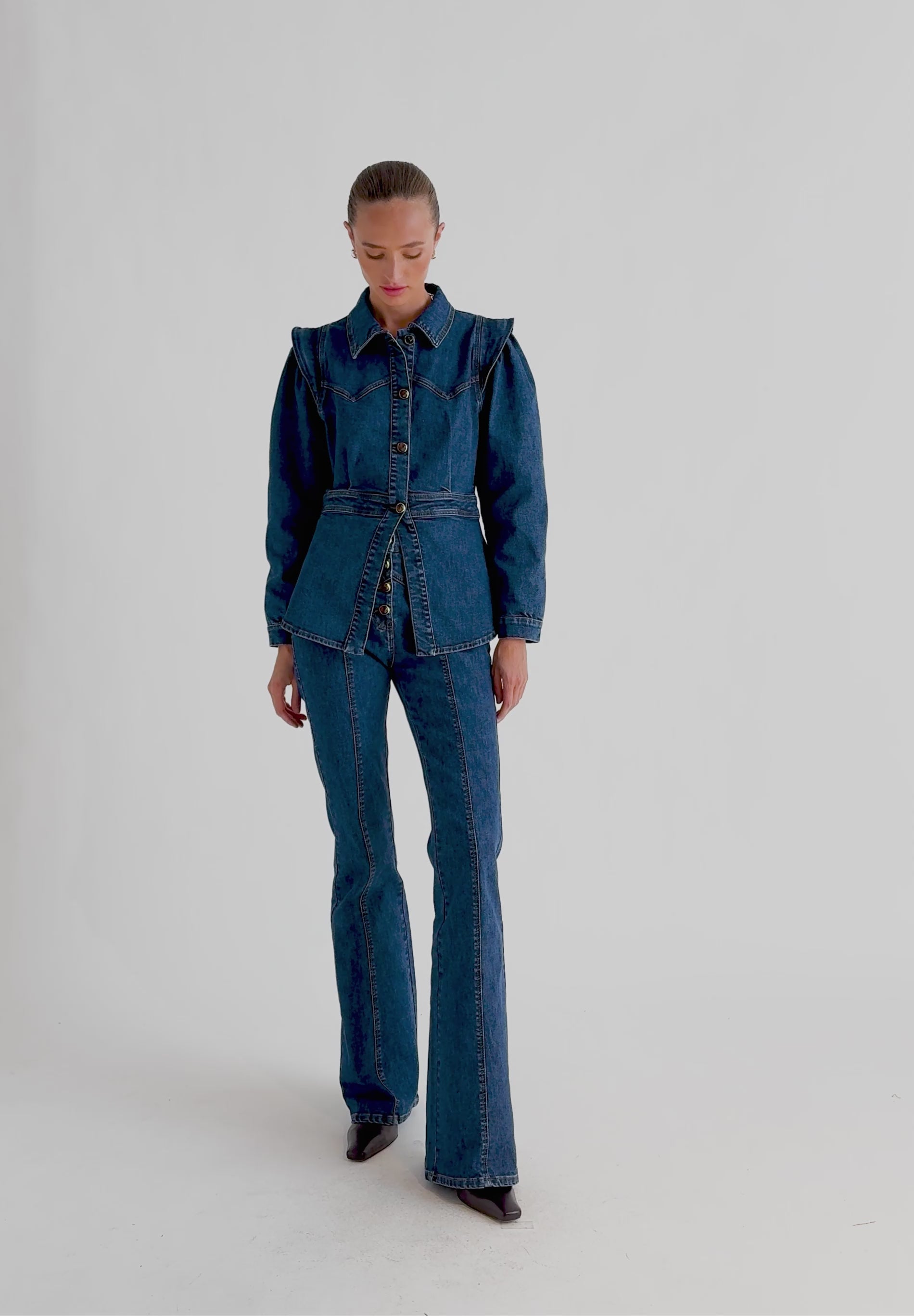 JEANS BOOTCUT BOTONES